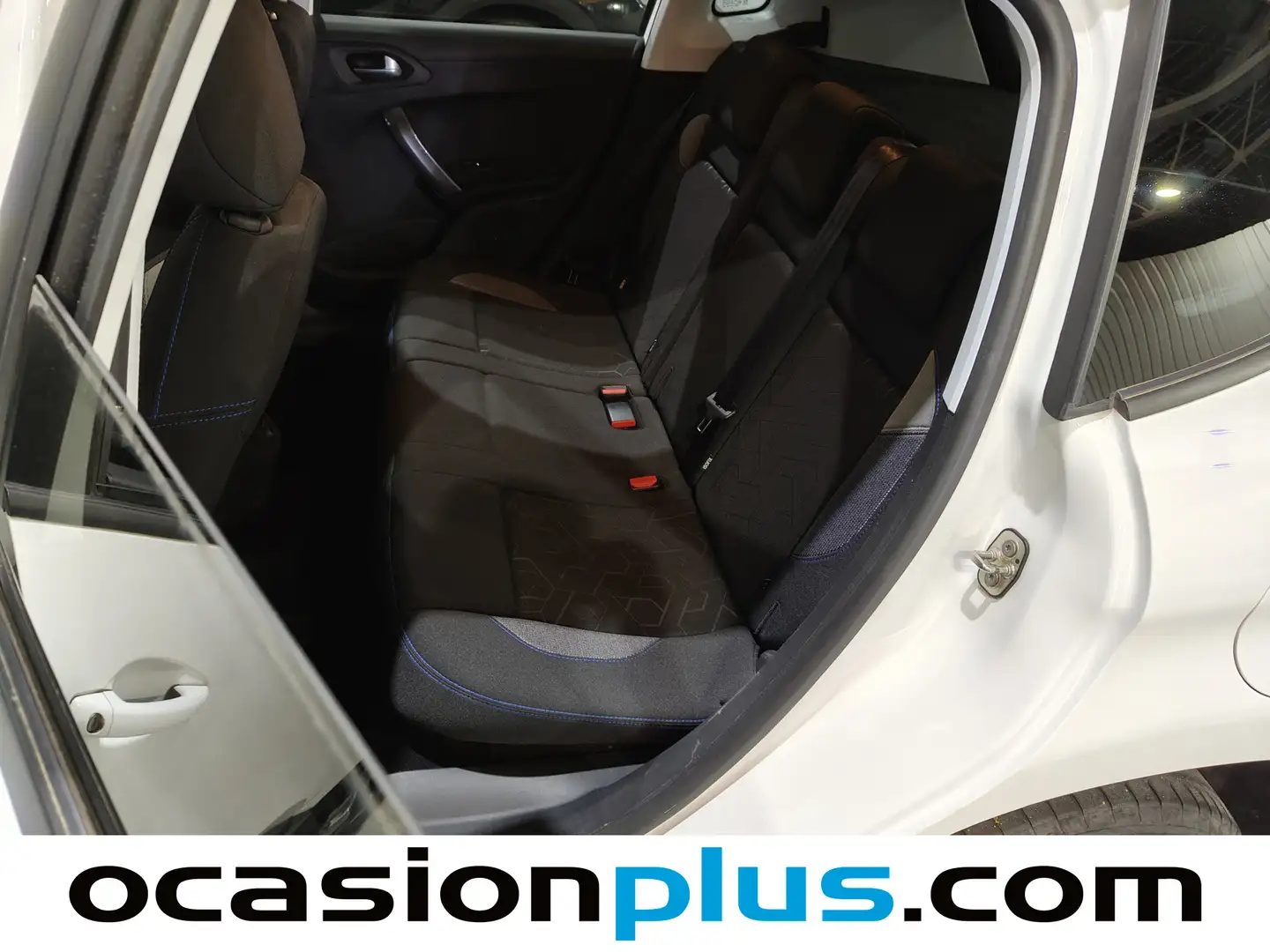 Foto Peugeot 2008 Peugeot 2008 BlueHDi 100 S&S Style (100 CV)