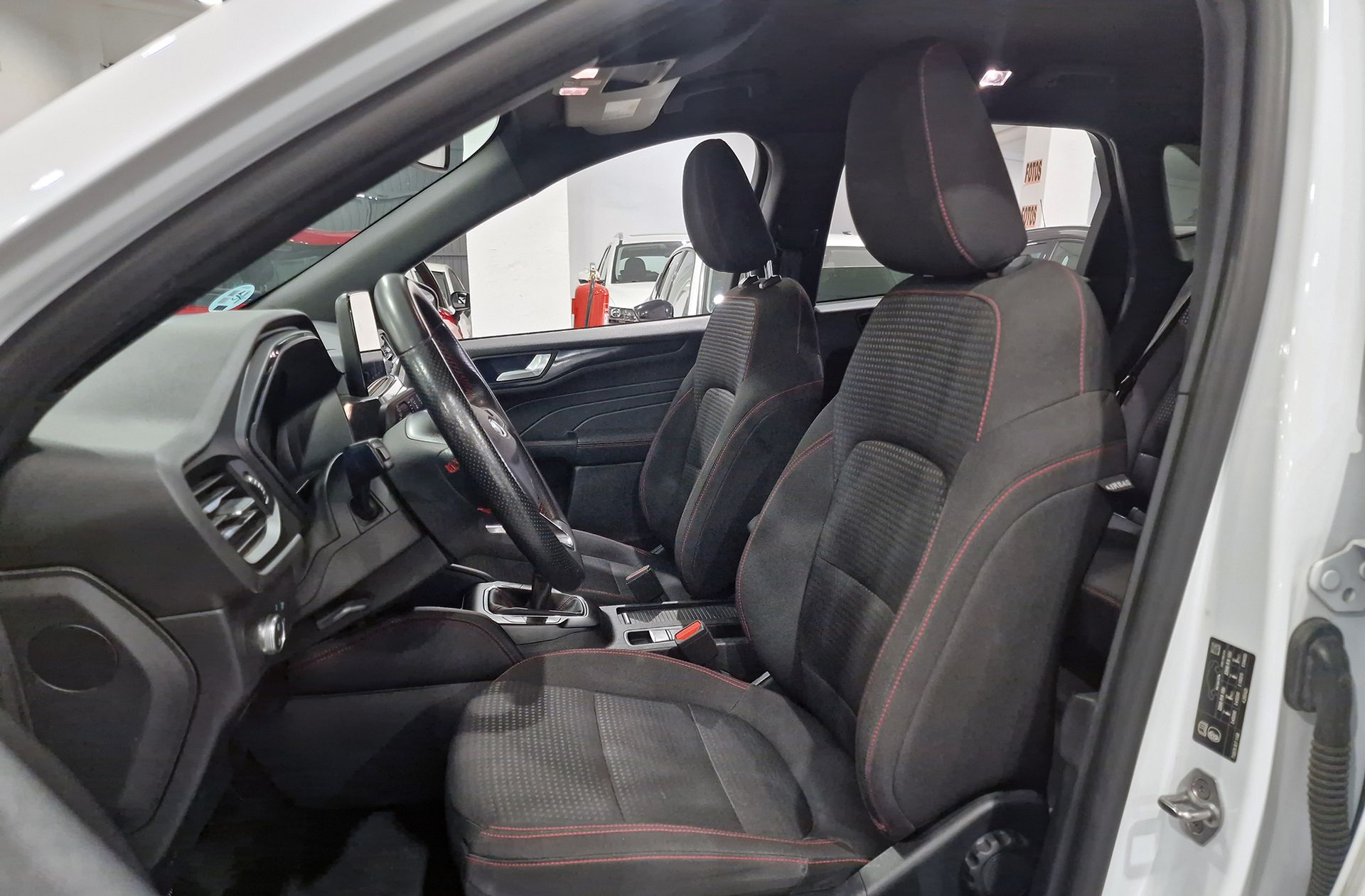Ford Kuga 1.5 EcoBlue ST-Line - foto 12
