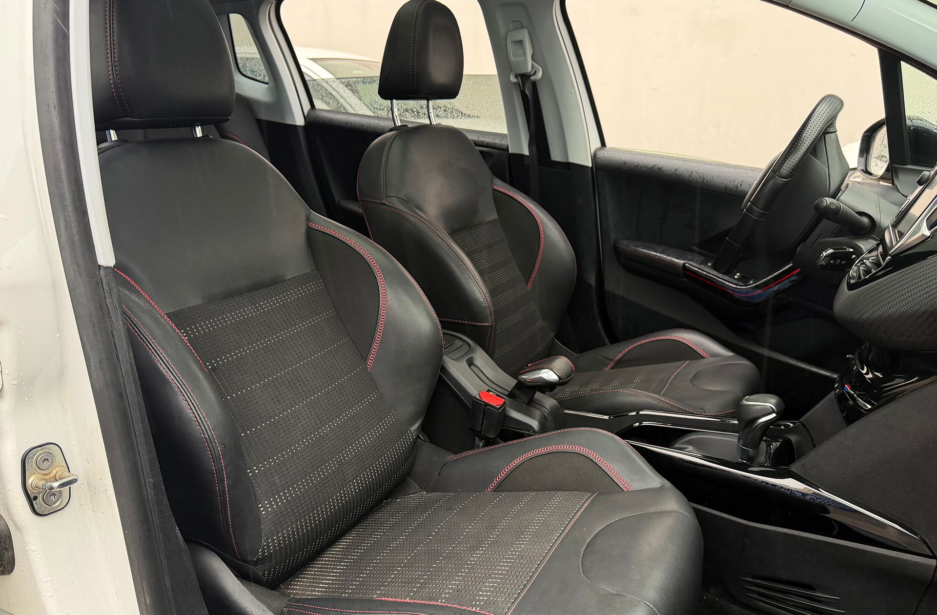 Peugeot 2008 PureTech 110 GT Line EAT6 - foto 16