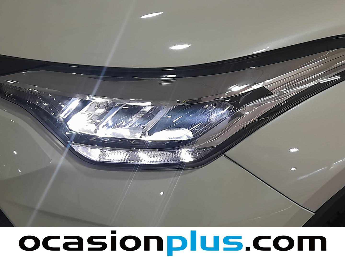 Extras y acabados del Toyota C-HR Toyota C-HR 1.8 125H Advance (122 CV)