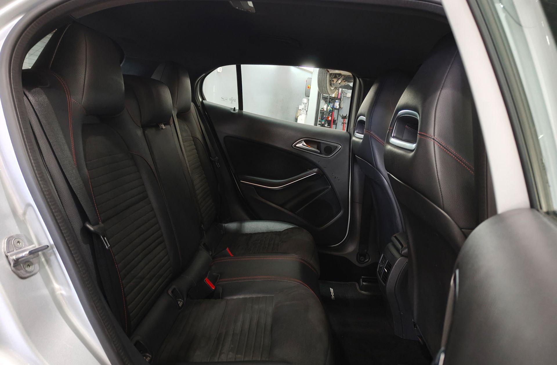Mercedes-Benz GLA 180 Pack AMG - foto 18