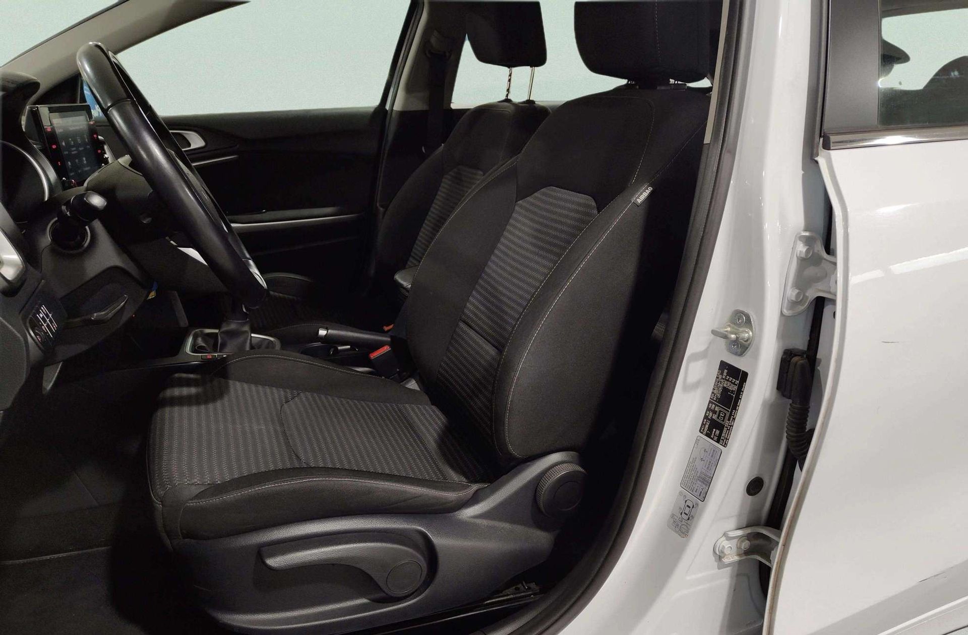 Kia Ceed 1.6 MHEV iMT Drive - foto 10