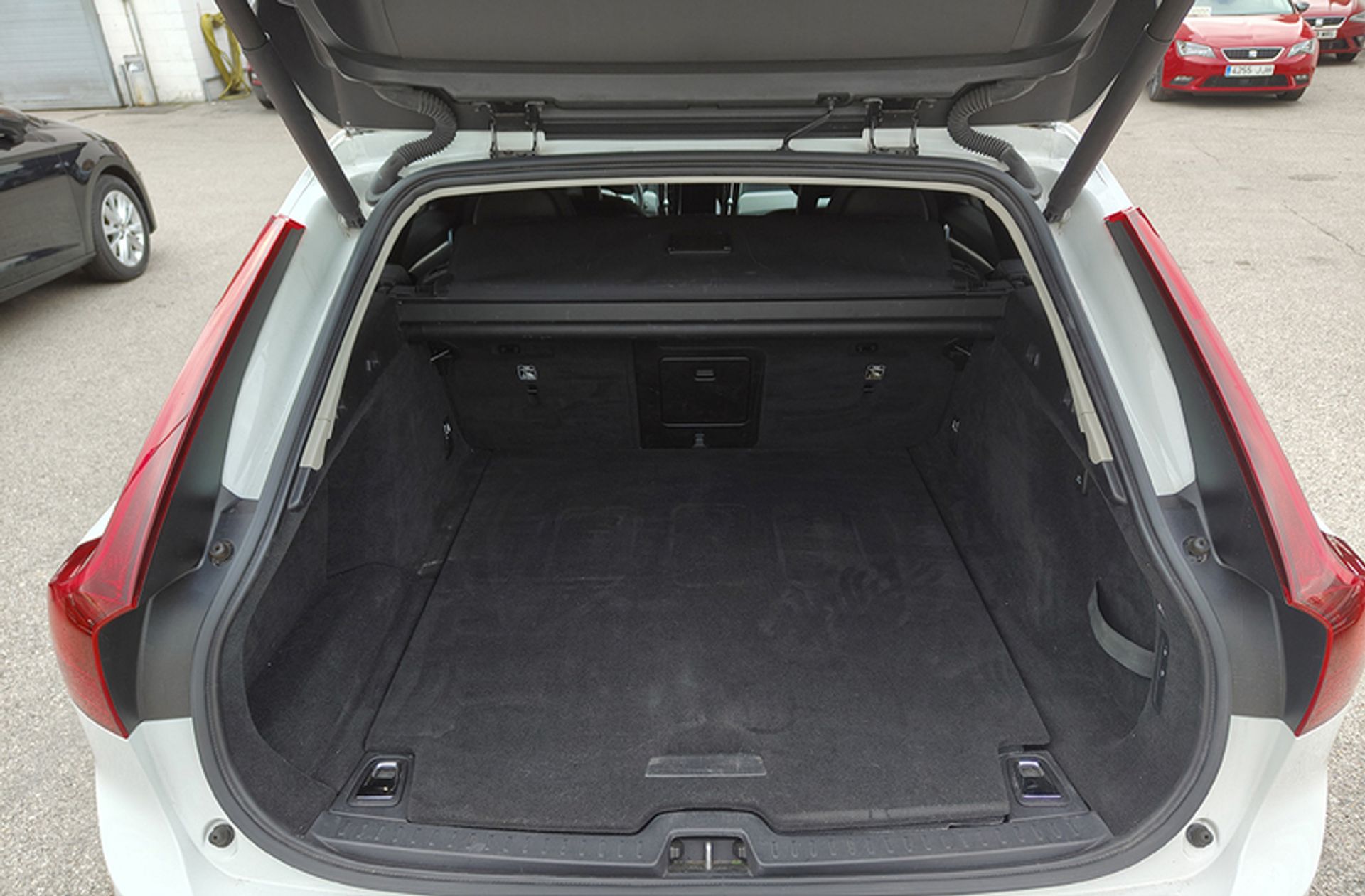 Volvo V90 D4 Momentum - foto 17
