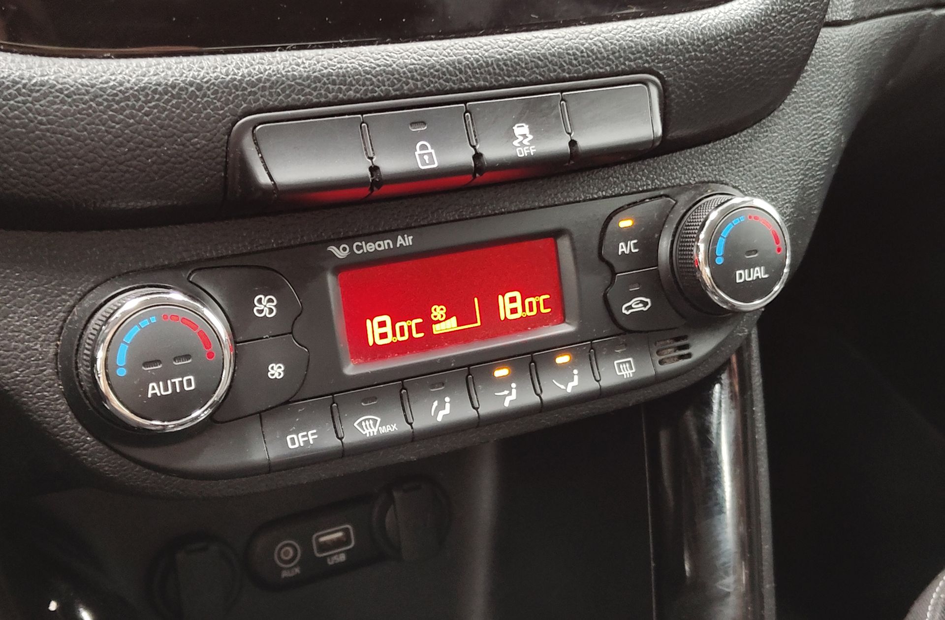 Kia Ceed 1.6 CRDi VGT x-Tech17 - foto 27