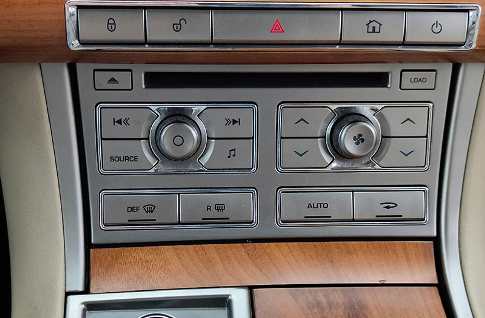 Jaguar XF 2.7D V6 Luxury - foto 11