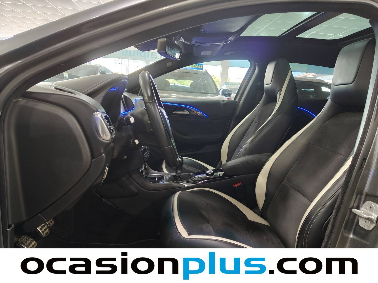 Foto asientos delanteros Infiniti Q30 Infiniti Q30 1.5D Sport (109 CV)