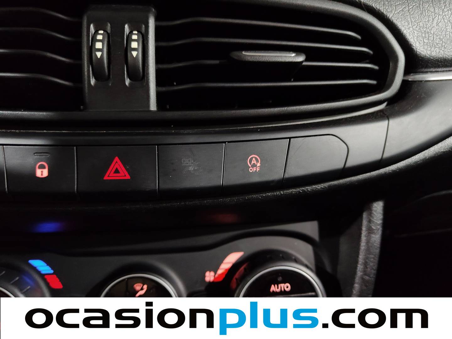 Extras del Fiat Tipo Fiat Tipo 1.4 T-Jet Lounge Plus (120 CV)