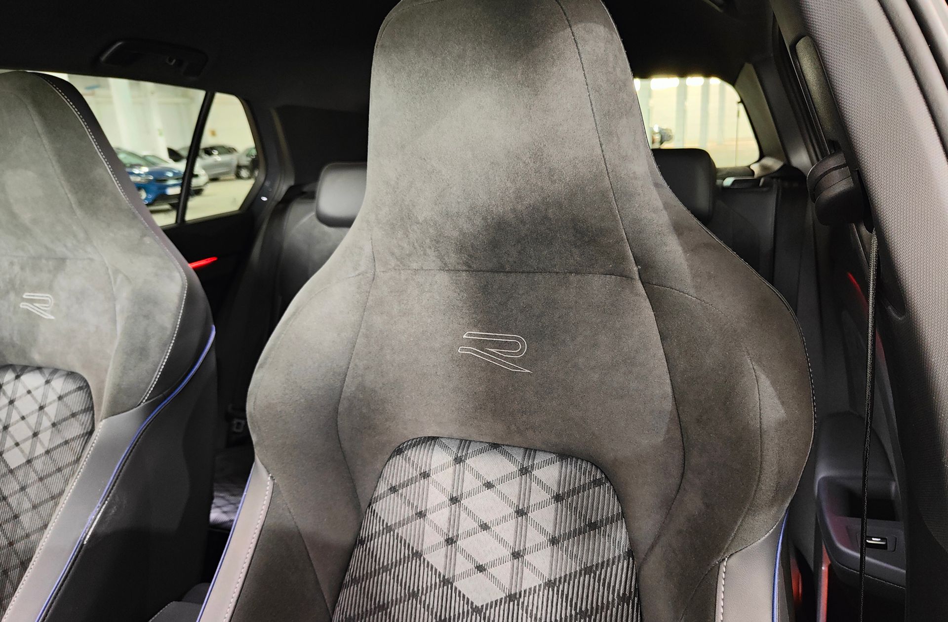 Volkswagen Golf R-Line 2.0 TDI DSG - foto 14