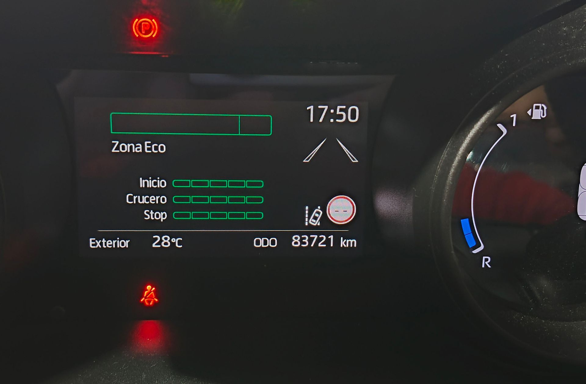 Toyota Yaris Cross 120H Business Plus - foto 8