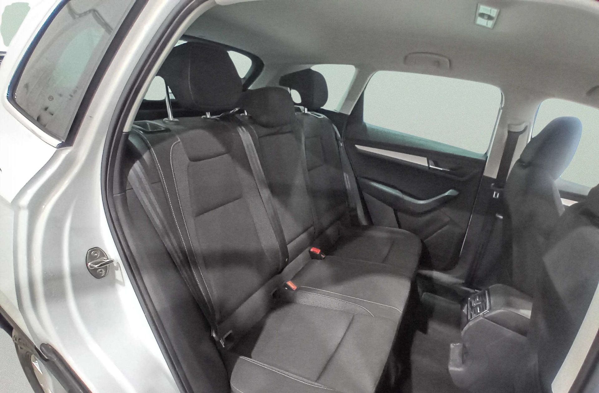 Škoda Karoq 2.0 TDI Selection - foto 17