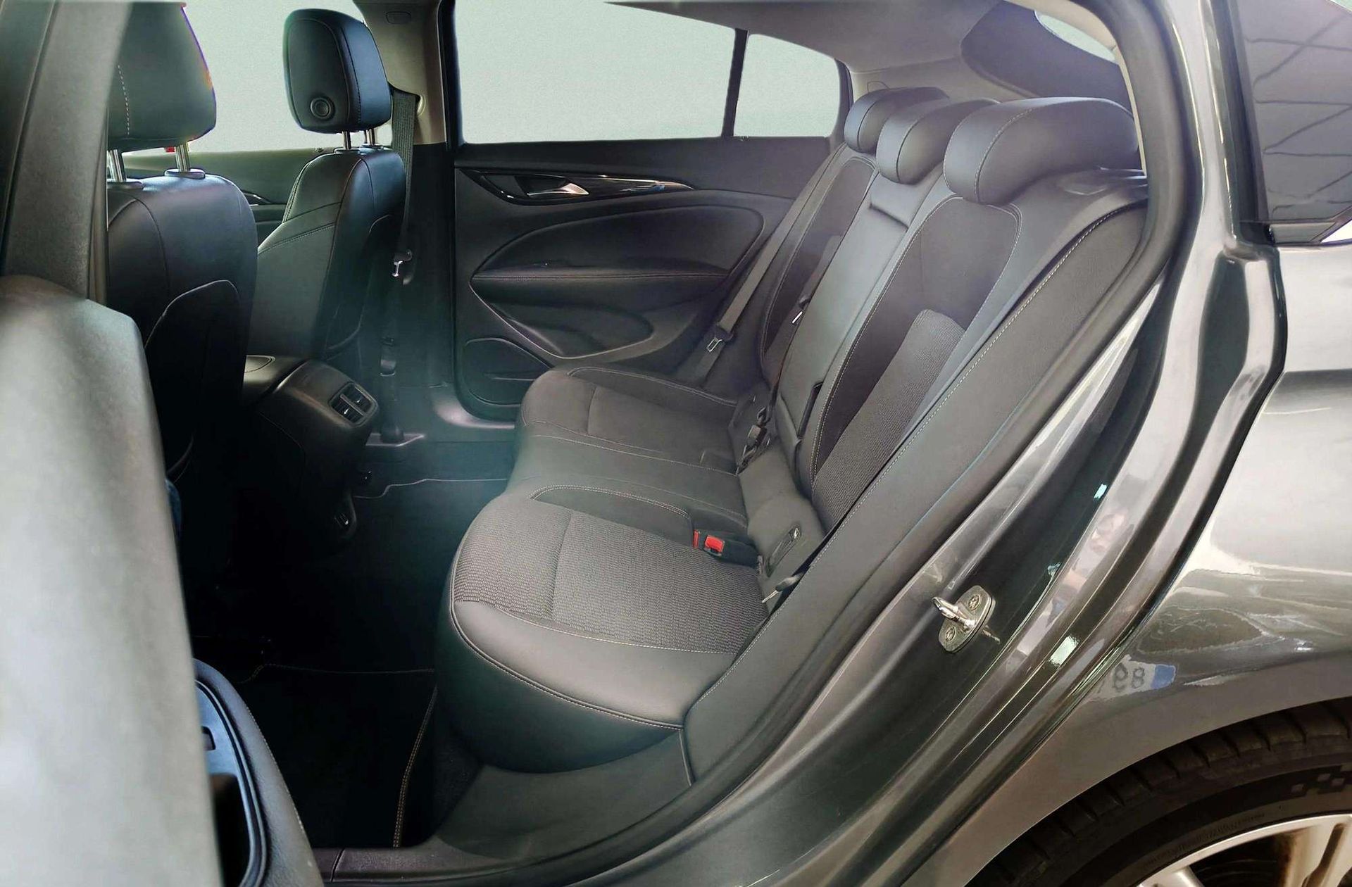 Opel Insignia 2.0T SHT GS Business Elegance AT9 - foto 16