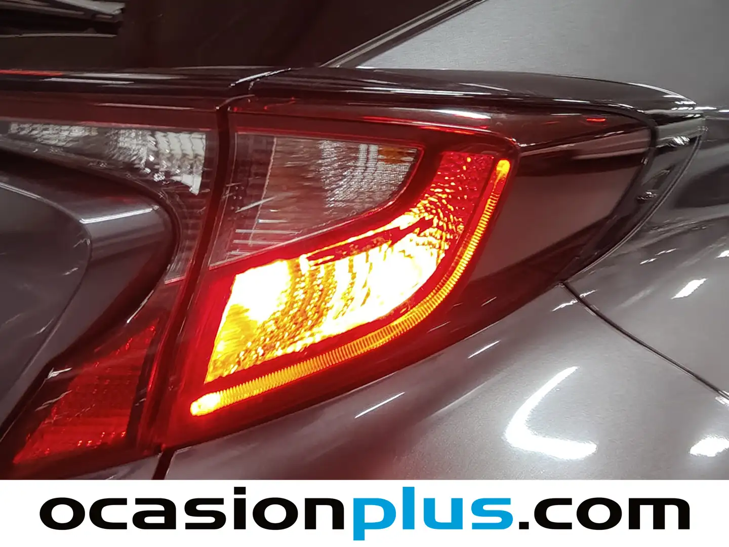 Foto Toyota C-HR Toyota C-HR 1.8 125H Advance (122 CV)