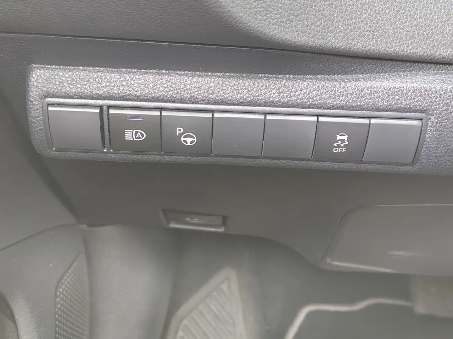 Foto Toyota Corolla Toyota Corolla 180H Advance E-CVT (180 CV)