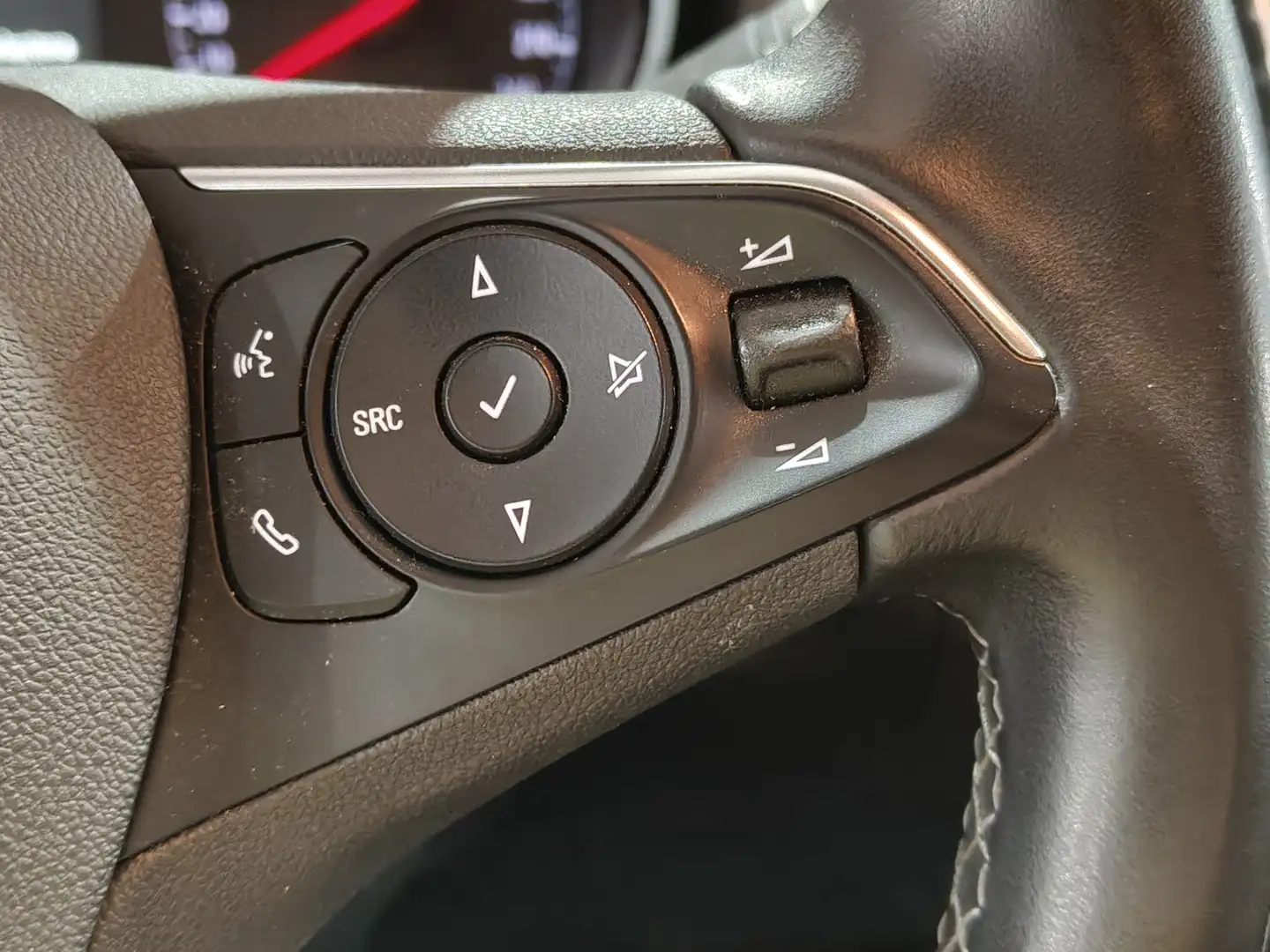 Foto Opel Grandland X Opel Grandland X 1.2 Turbo S&S ecoTEC Excellence (130 CV)