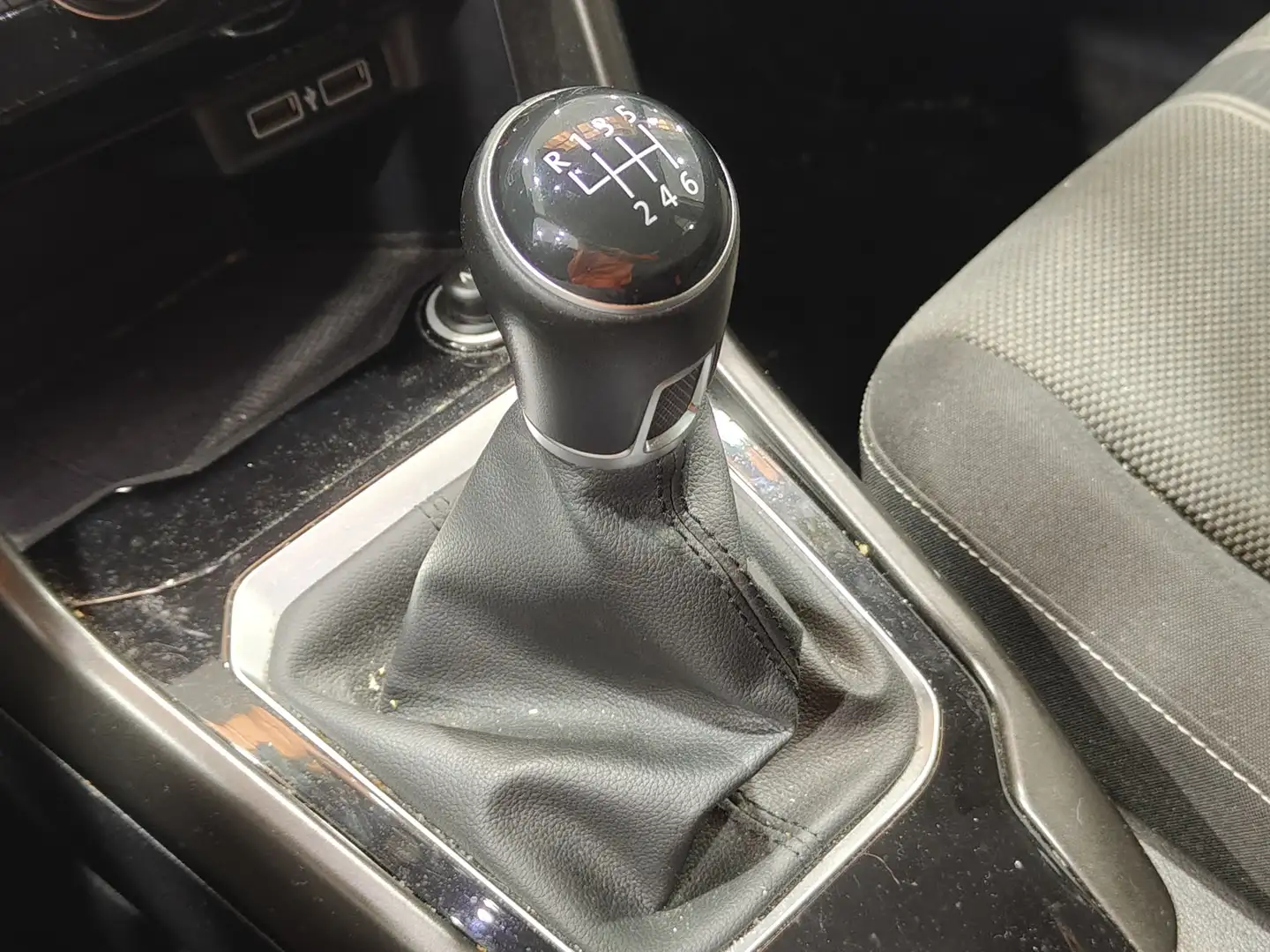 Foto Volkswagen T-Roc Volkswagen T-Roc Advance Style 1.0 TSI  (115 CV)