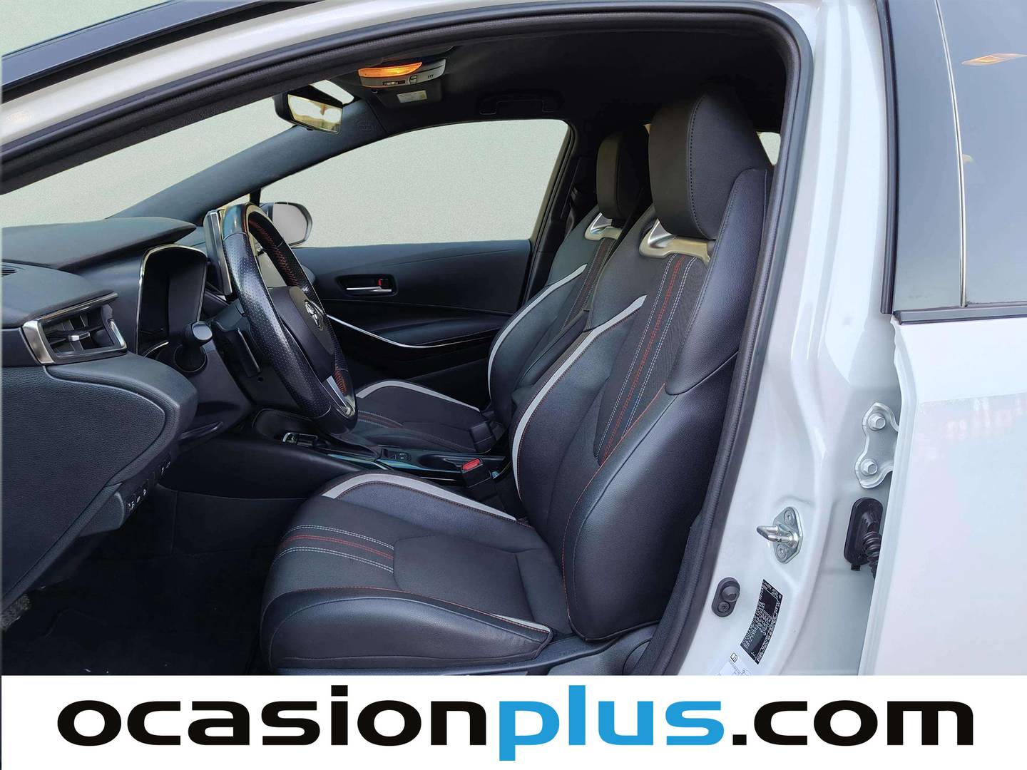Foto asientos delanteros Toyota Corolla Toyota Corolla Touring Sports 180H Style E-CVT (180 CV)
