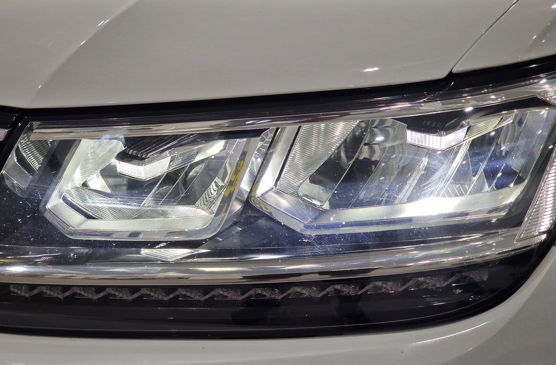 Volkswagen Tiguan Advance 2.0 TDI Pack R-Line - foto 17