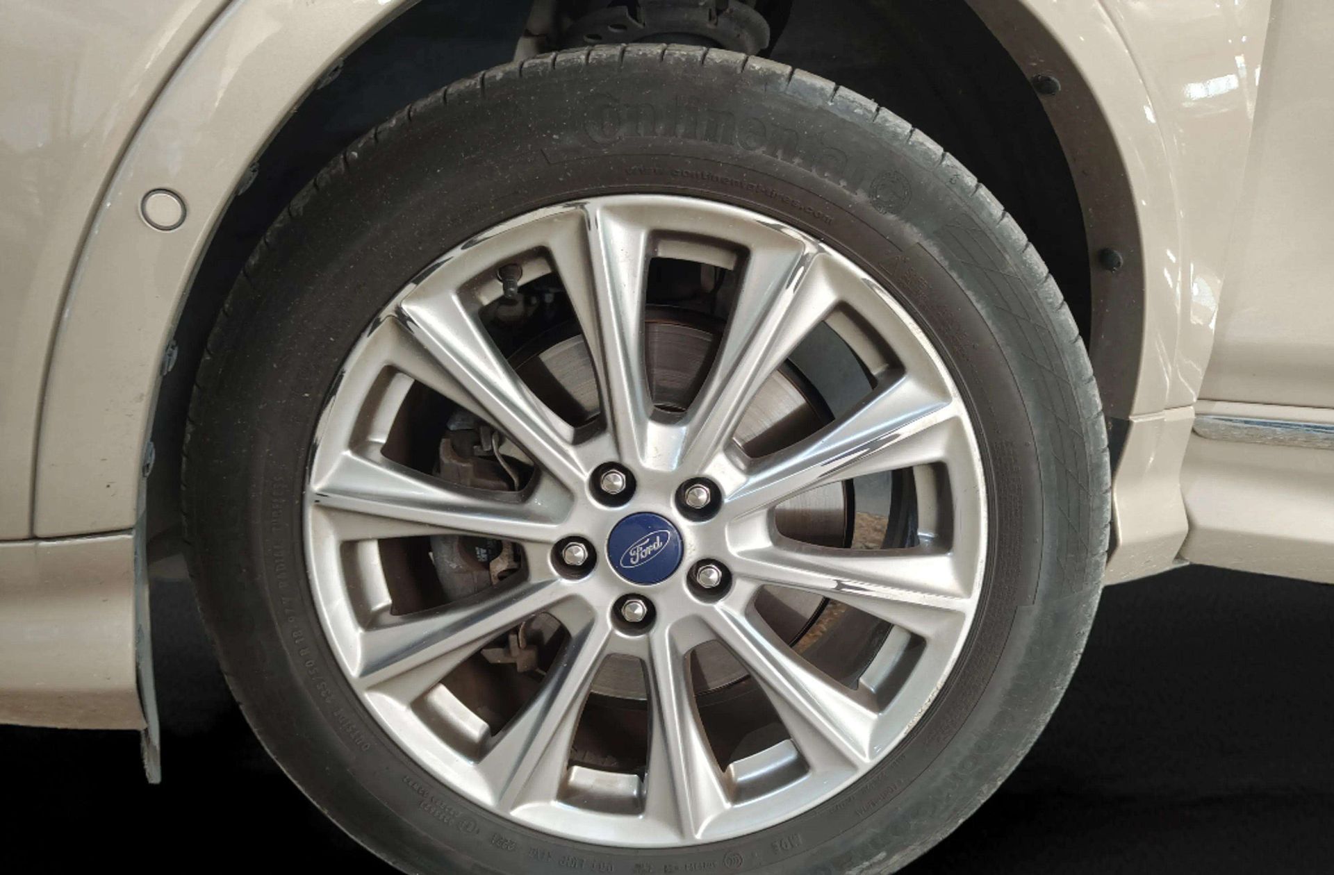 Ford Kuga 2.0 TDCi Vignale 4x4 Powershift - foto 39