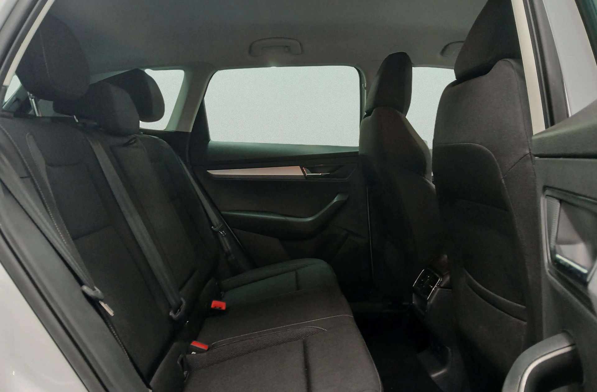 Škoda Karoq 2.0 TDI Selection - foto 16