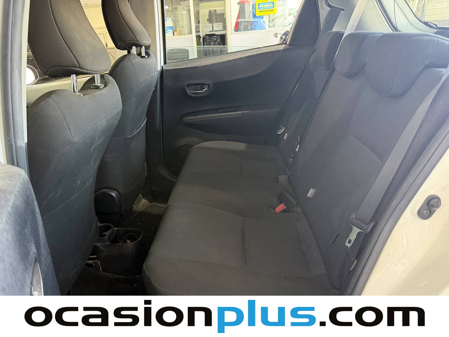 Foto asientos traseros Toyota Yaris Toyota Yaris 1.5 Hybrid Active (100 CV)