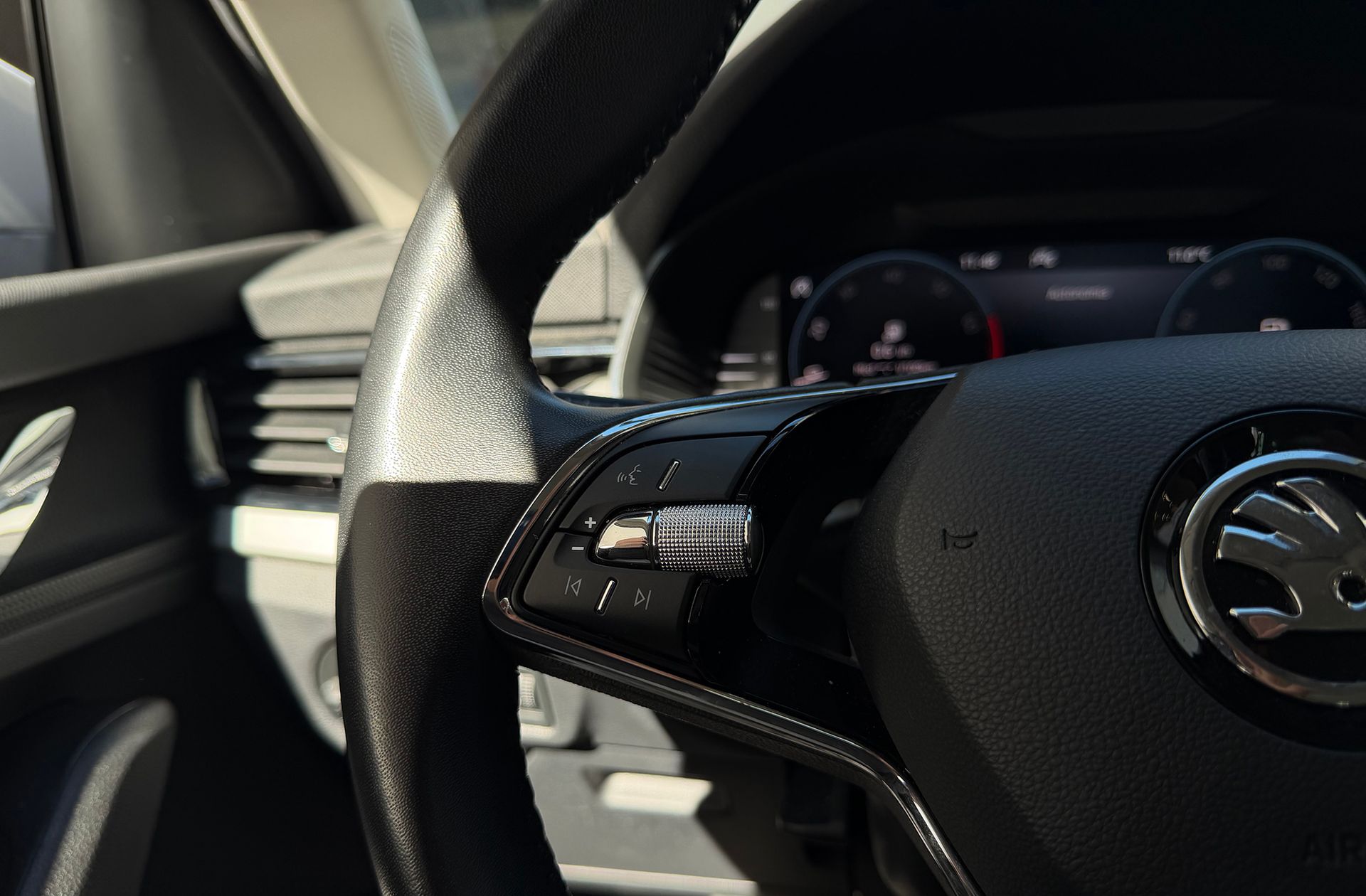 Škoda Kamiq 1.0 TSI Ambition - foto 24