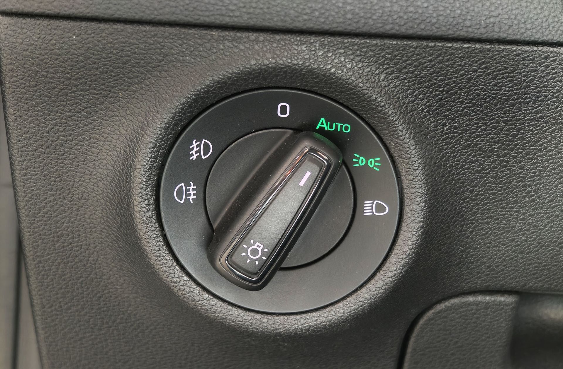 Škoda Karoq 2.0 TDI Ambition 4x4 DSG - foto 13