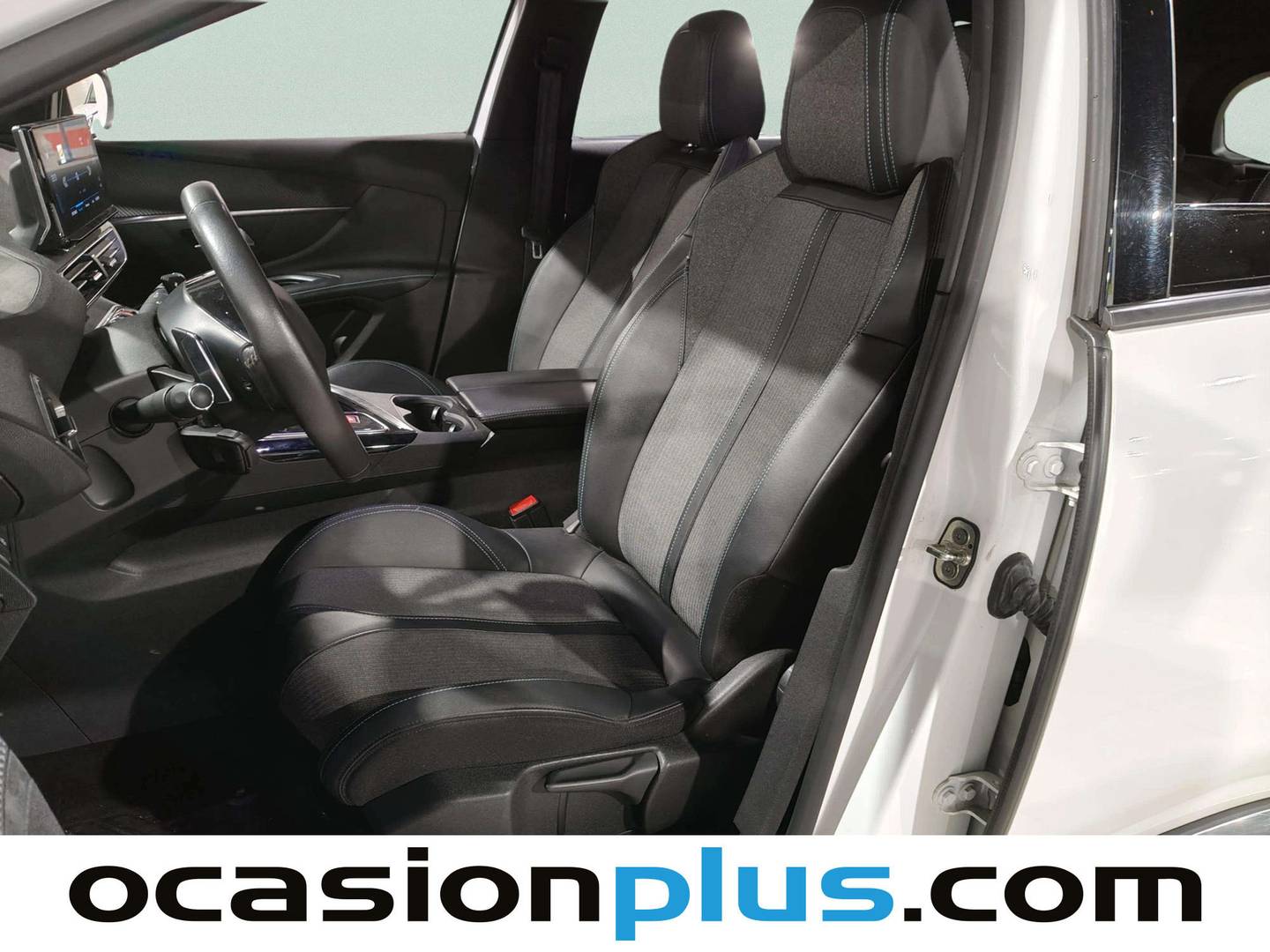 Foto asientos traseros Peugeot 5008 Hybrid Peugeot 5008 Hybrid 1.2 Allure Pack eDCS6 (136 CV) 7 Plazas