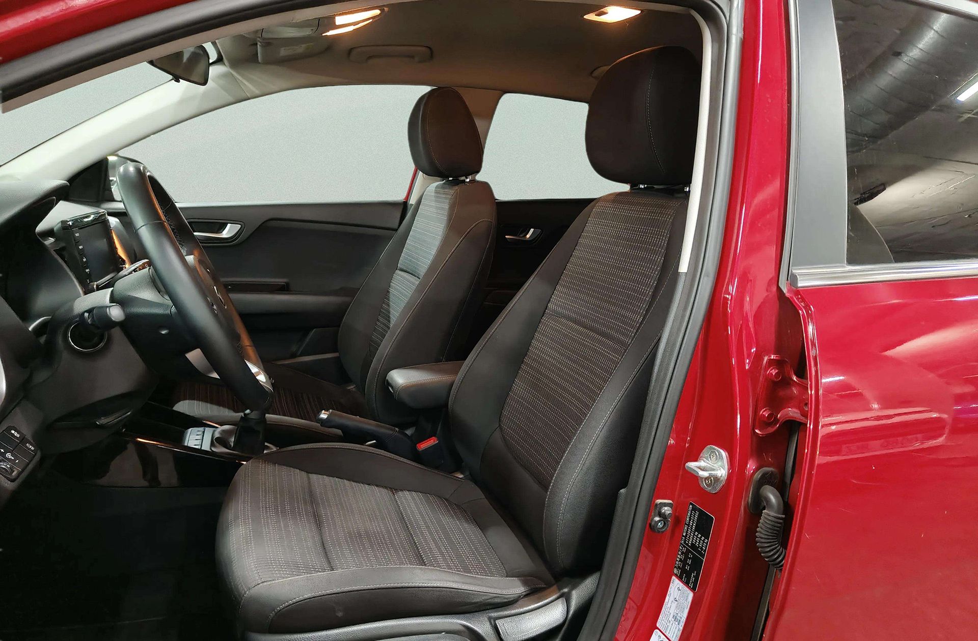 Kia Stonic 1.0 T-GDi Drive - foto 12
