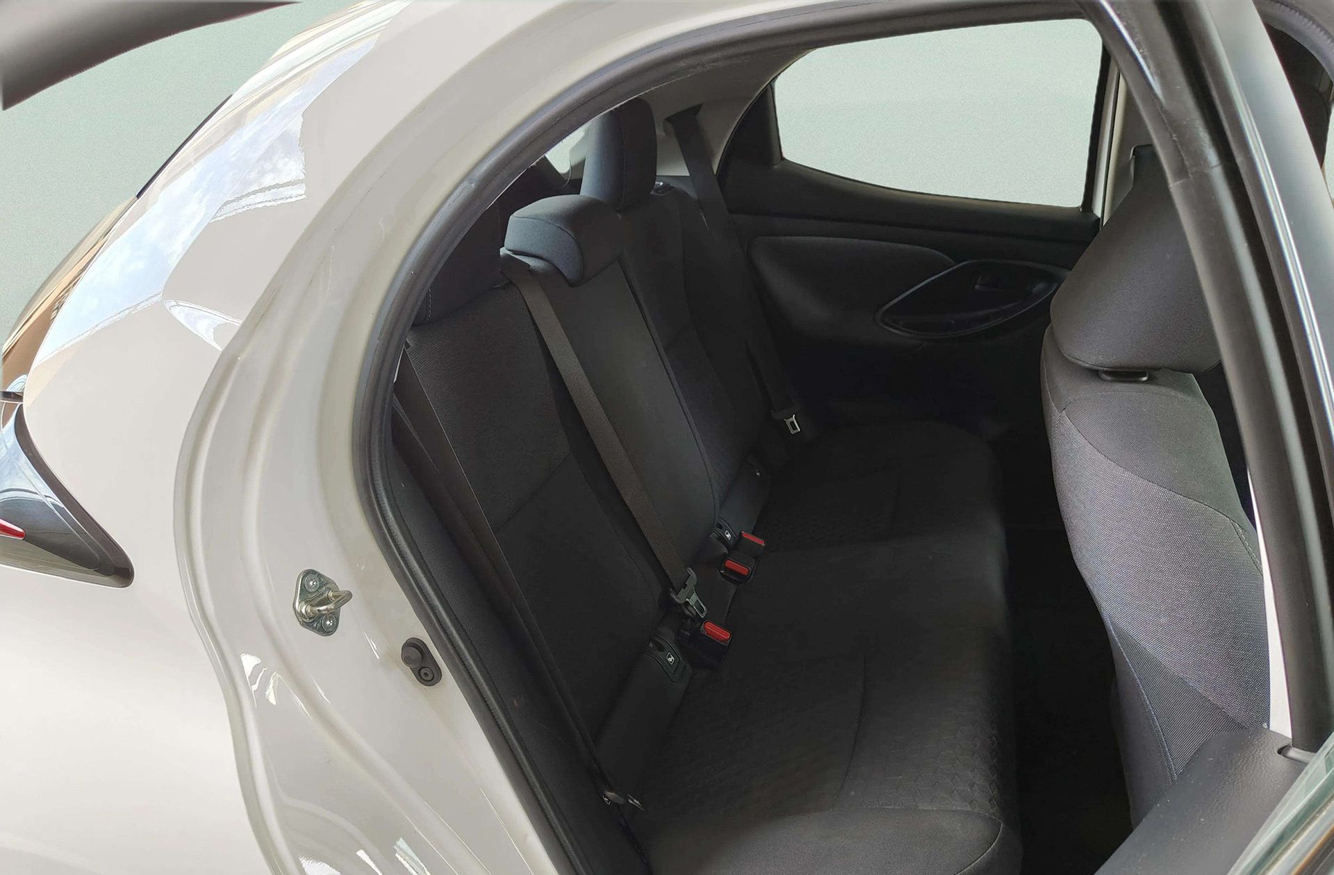 Toyota Yaris 120H Business Plus - foto 14