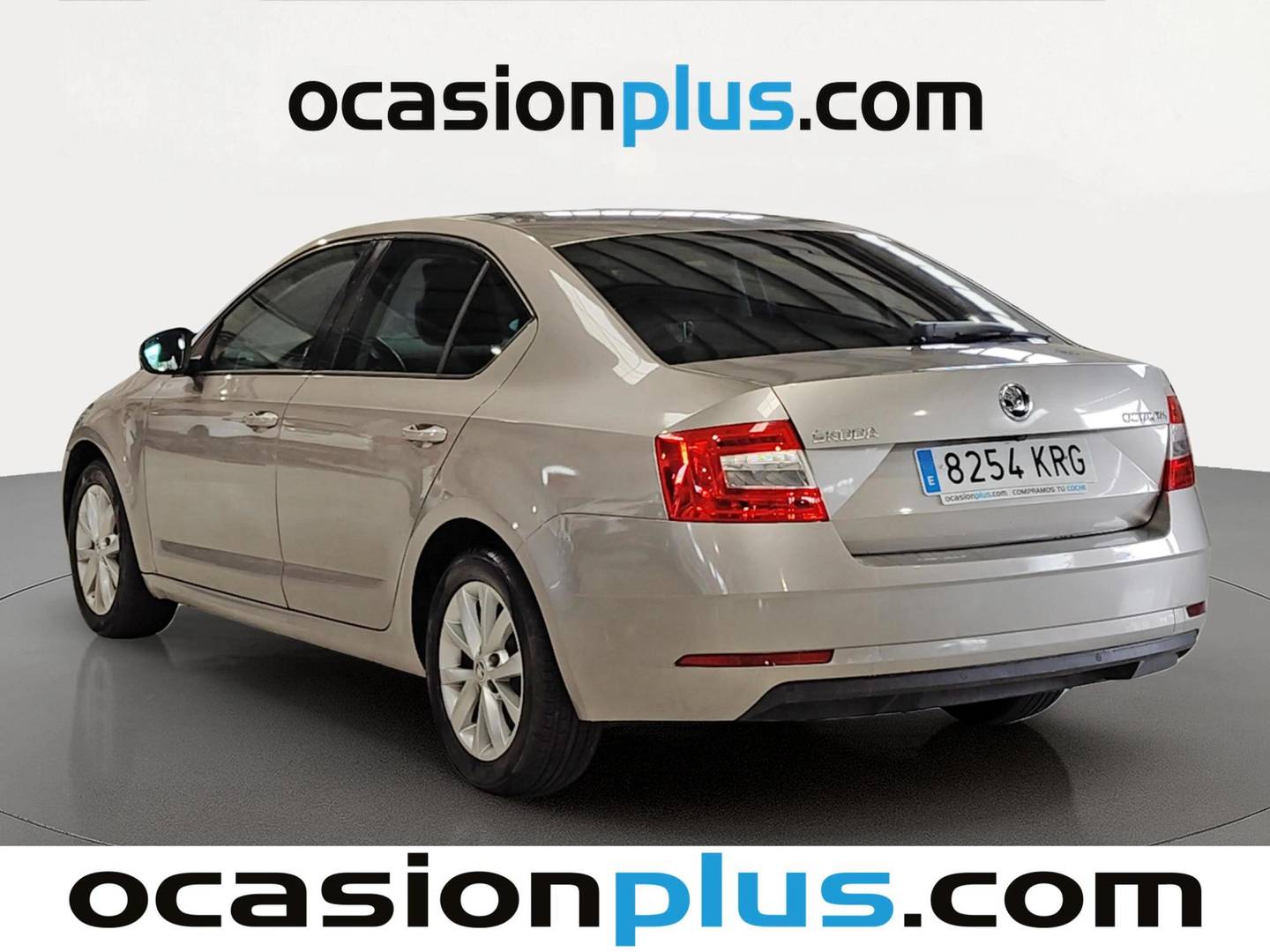 Foto trasera Skoda Octavia Skoda Octavia 1.6 TDI Like (115 CV) izquierda