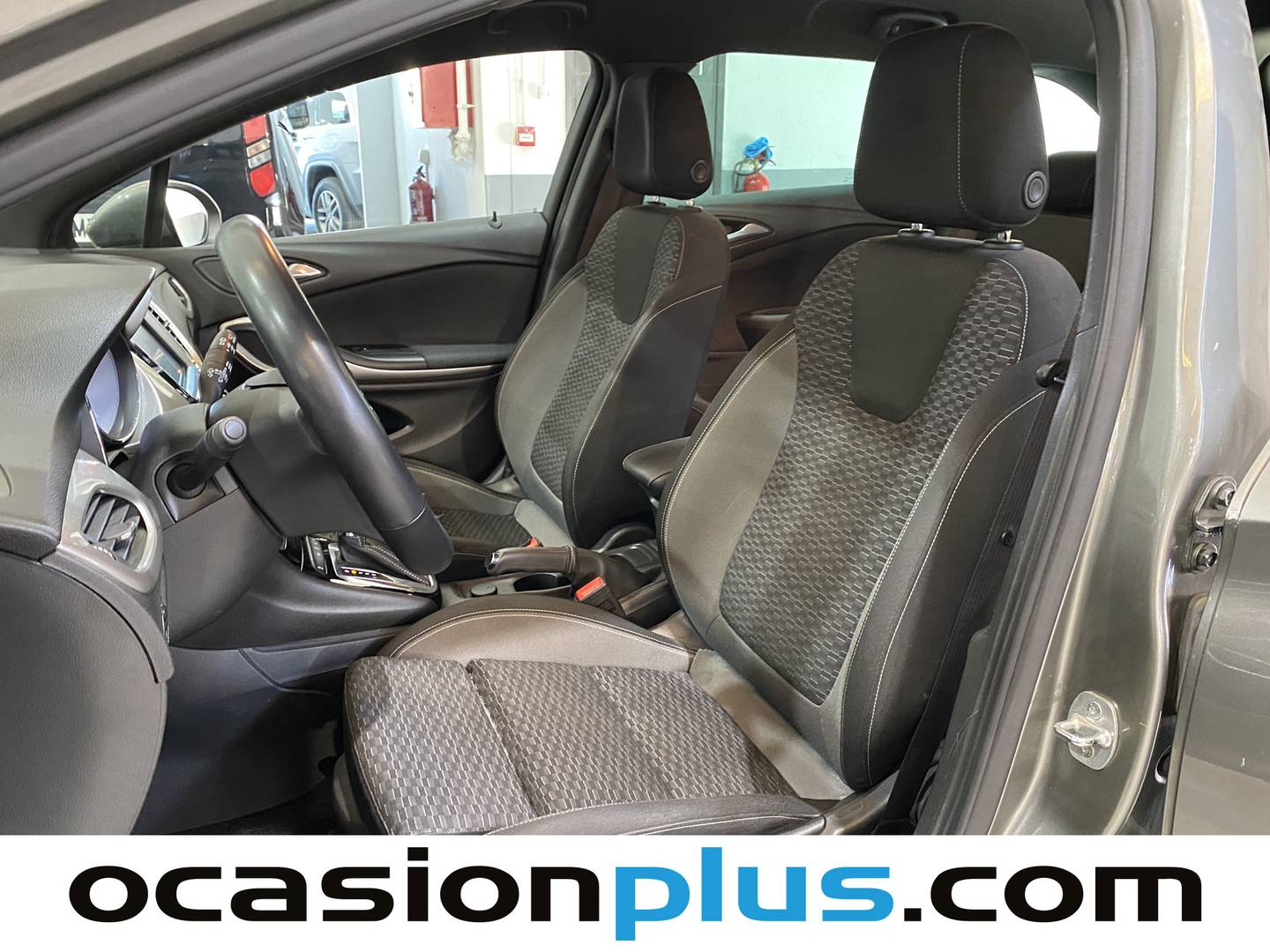 Foto asientos delanteros Opel Astra Opel Astra Sports Tourer 1.4T SHT S/S Business Elegance CVT (145 CV)