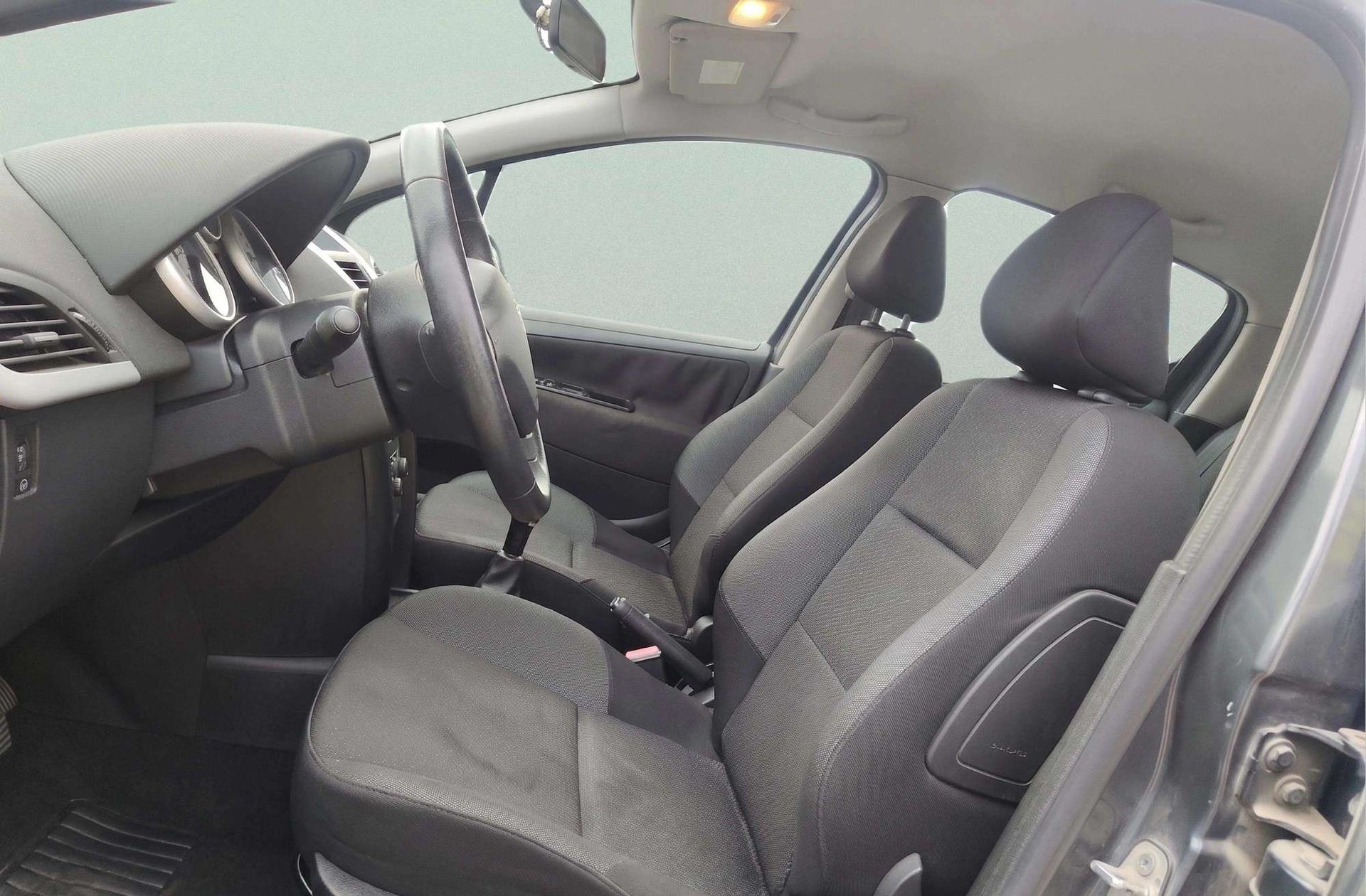 Peugeot 207 1.6 HDi Confort - foto 8