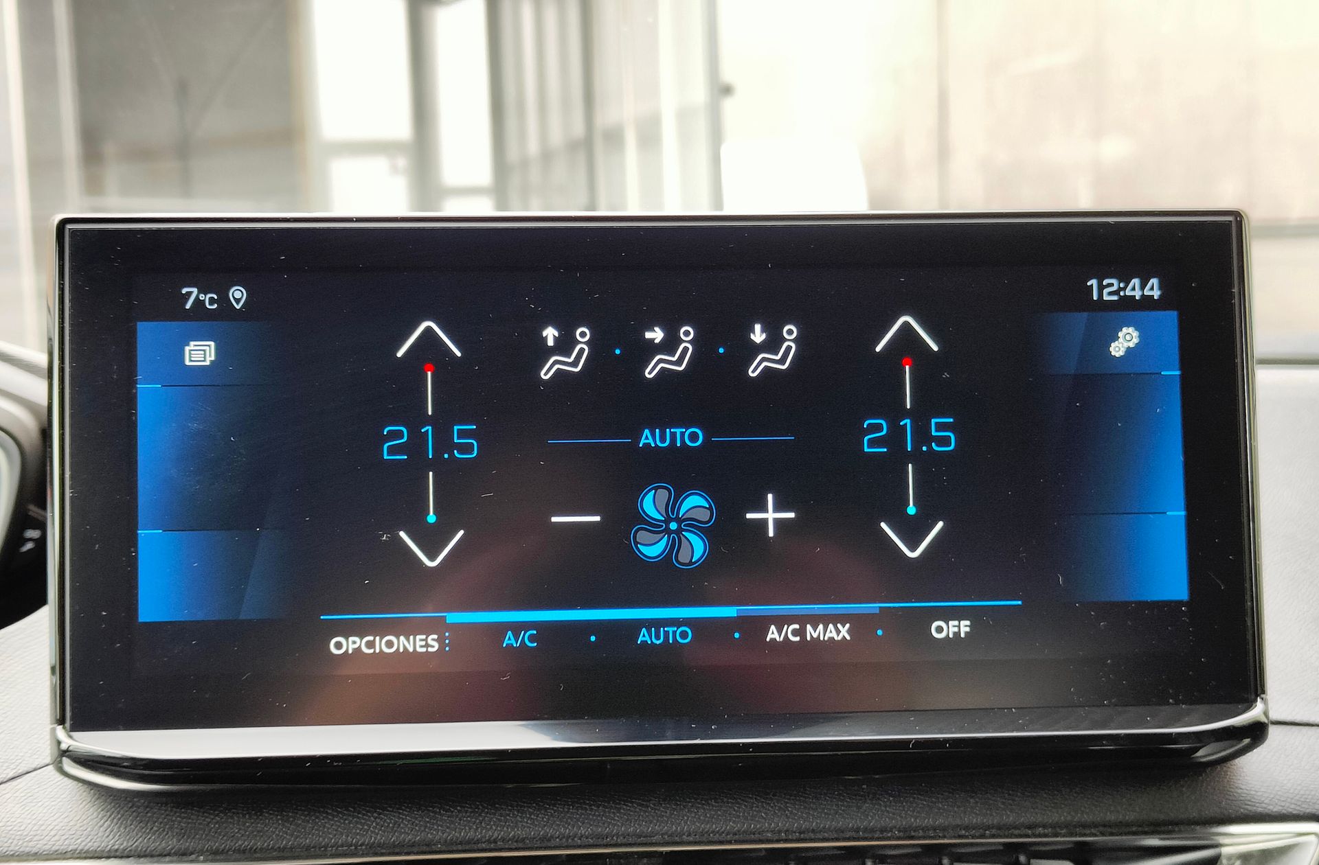 Peugeot 3008 BlueHDi 130 Allure Pack EAT8 - foto 33