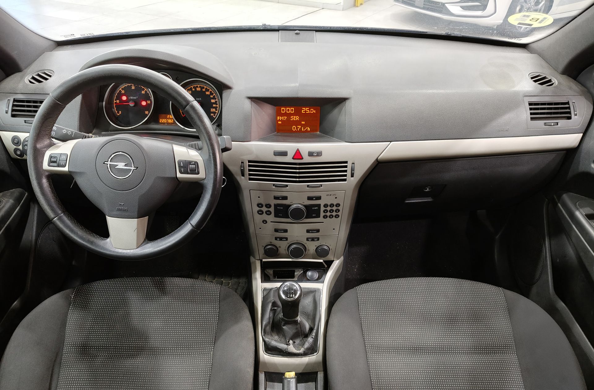 Opel Astra 1.9 CDTI Twin Top Enjoy - foto 6