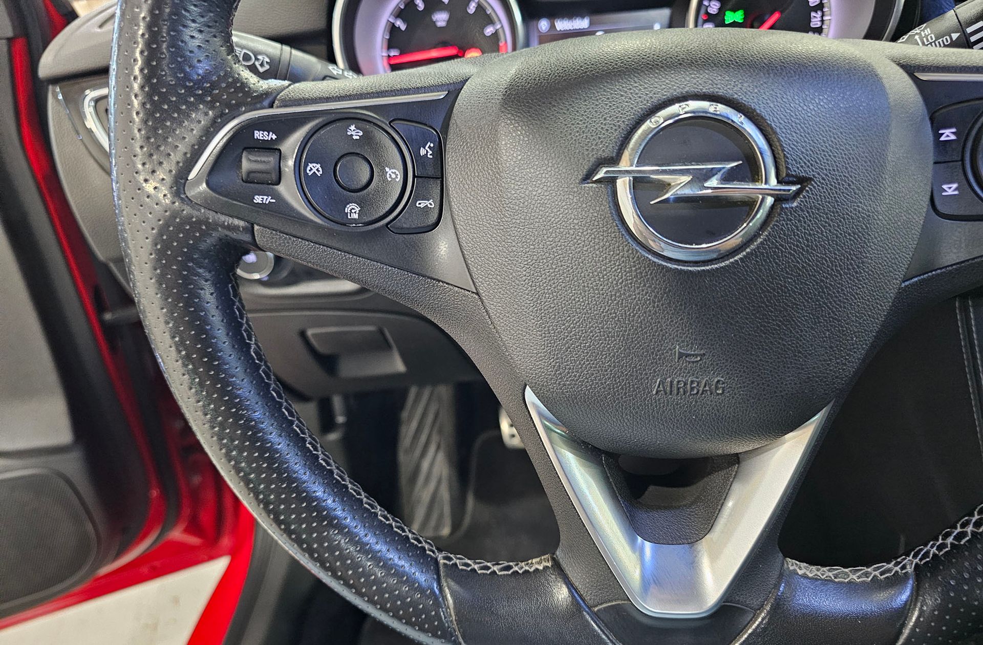 Opel Astra 1.6 Turbo GSi Line - foto 26