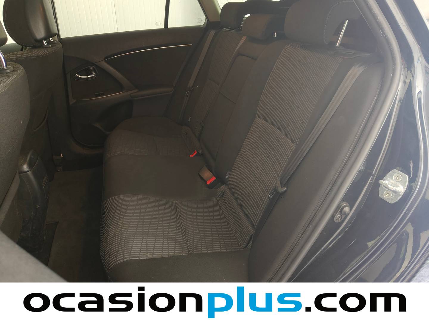 Foto asientos traseros Toyota Avensis Toyota Avensis 2.2 D-4D Cross Sport Advance (150 CV)