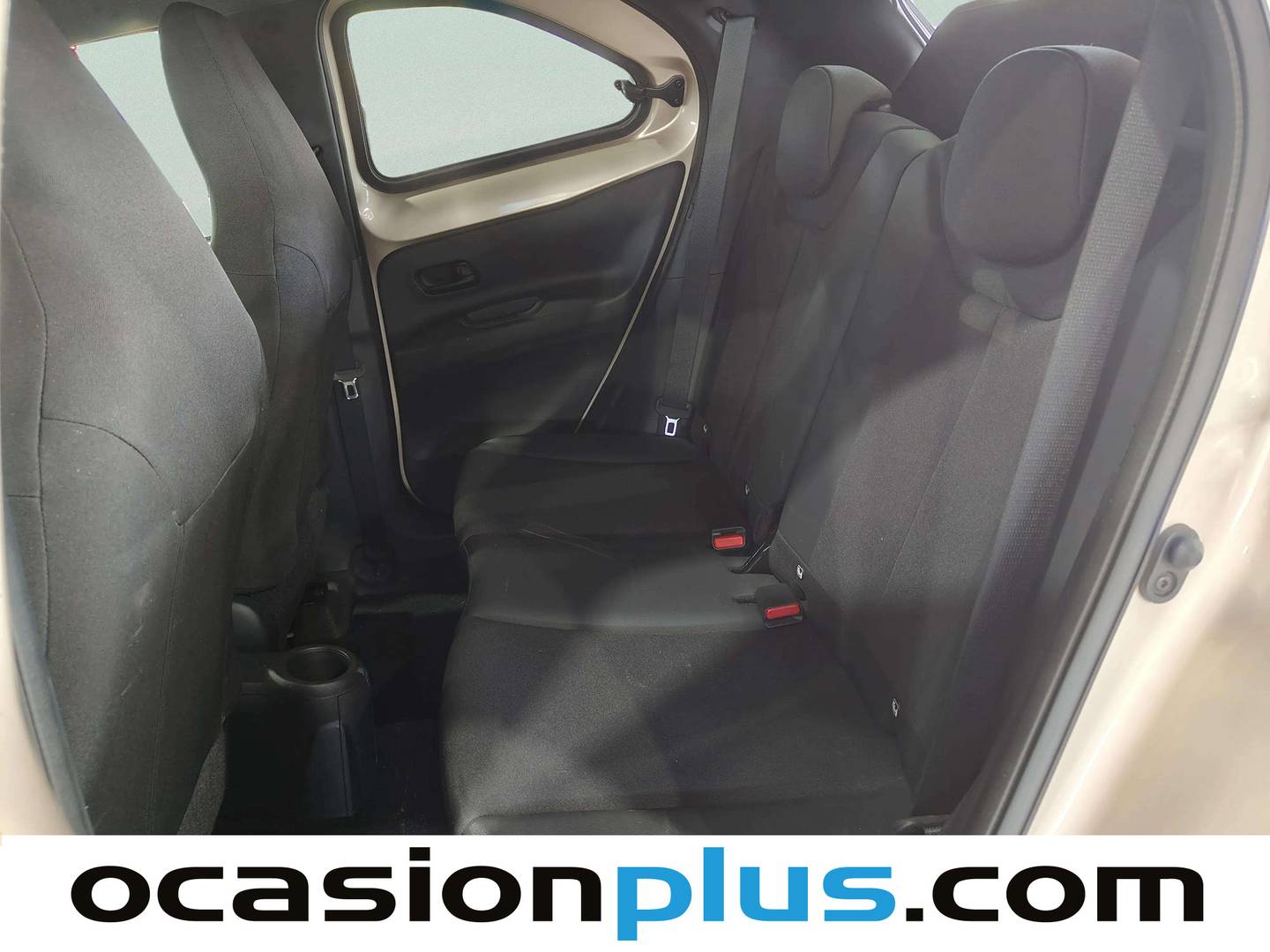 Foto asientos traseros Toyota Aygo X Cross Toyota Aygo X Cross 1.0 VVT-I Chic (72 CV)