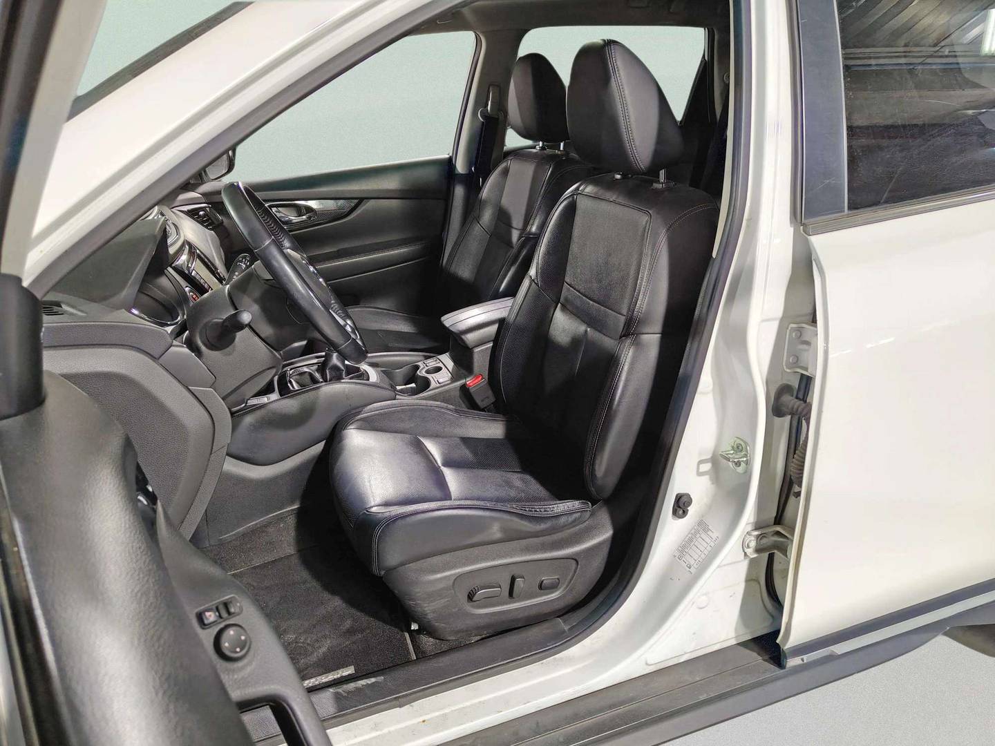 Foto asientos delanteros Nissan X-TRAIL Nissan X-Trail 1.6 DIG-T Tekna 4x2 (163 CV)