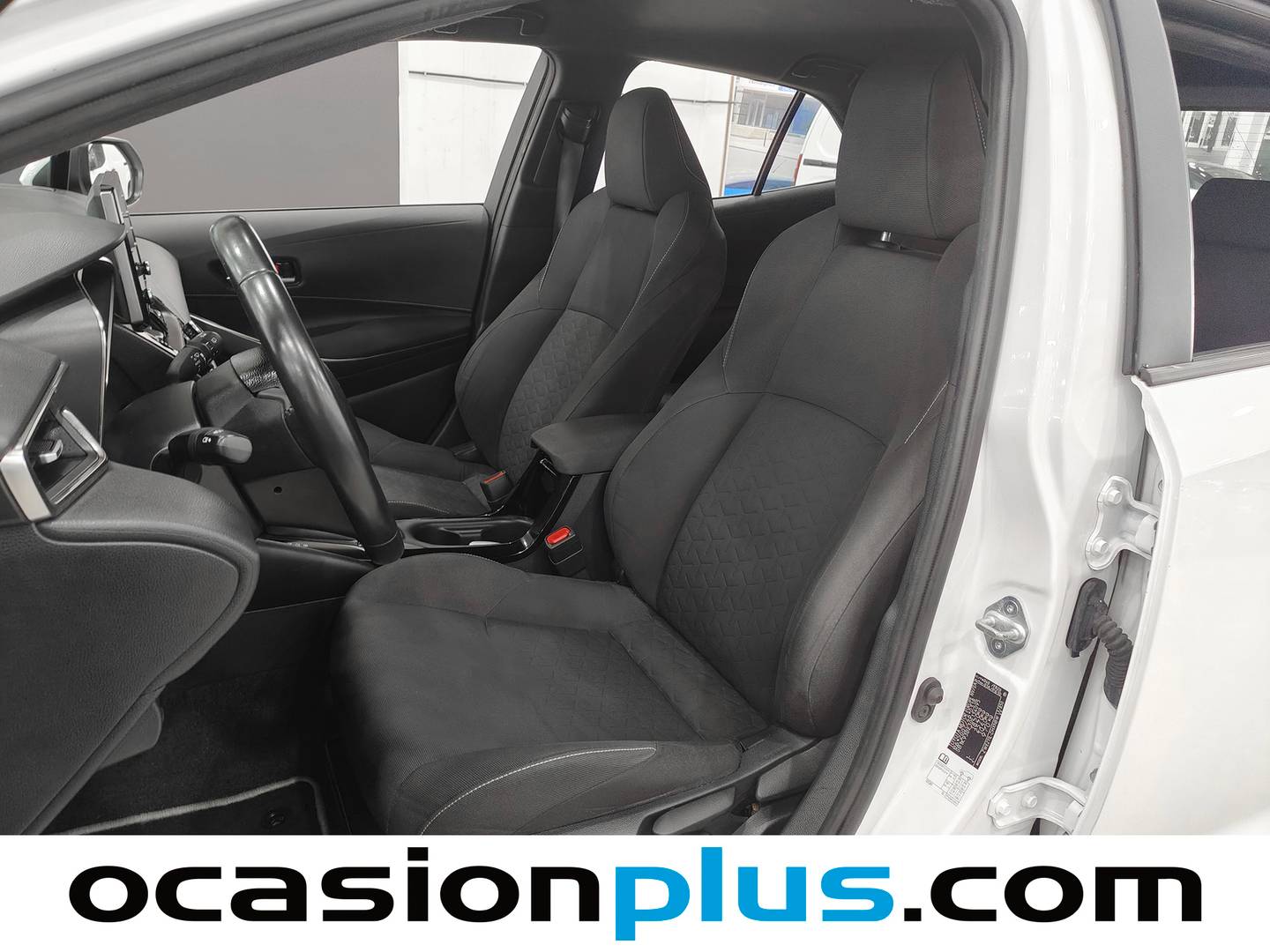 Foto asientos delanteros Toyota Corolla Toyota Corolla 1.8 125 Híbrido Active Tech E-CVT (122 CV)