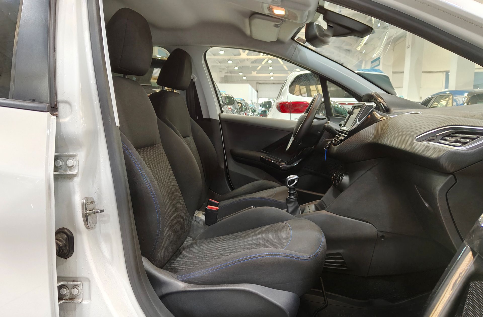 Peugeot 208 1.2 PureTech Signature - foto 17