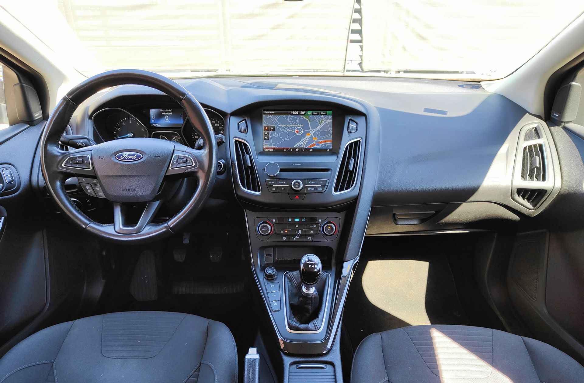 Ford Focus 1.0 EcoBoost Titanium - foto 6