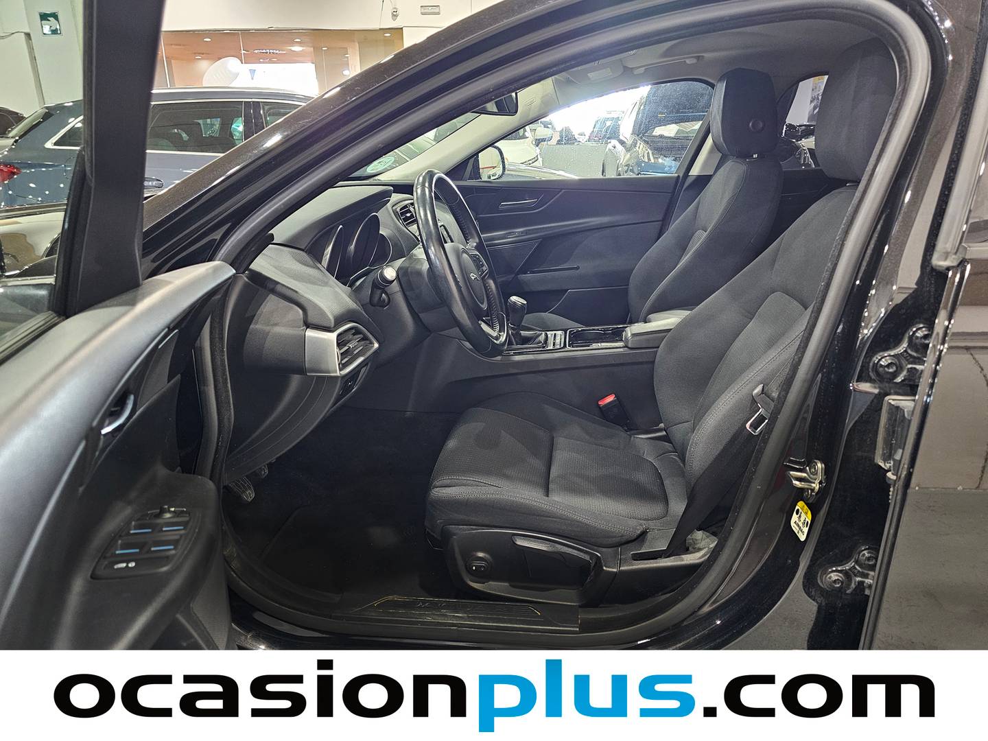 Foto Jaguar XE Jaguar XE 2.0 Diesel XE-Pure (180 CV)