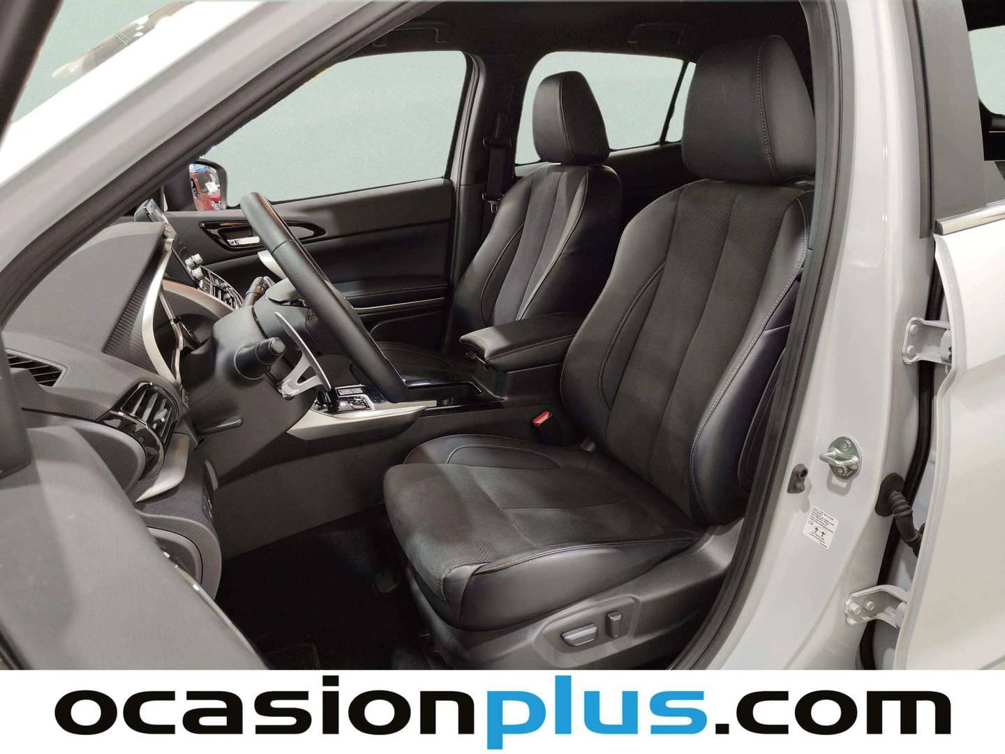 Foto asientos delanteros Mitsubishi Eclipse Cross Mitsubishi Eclipse Cross 2.4 PHEV Kaiteki 4WD Auto (188 CV)