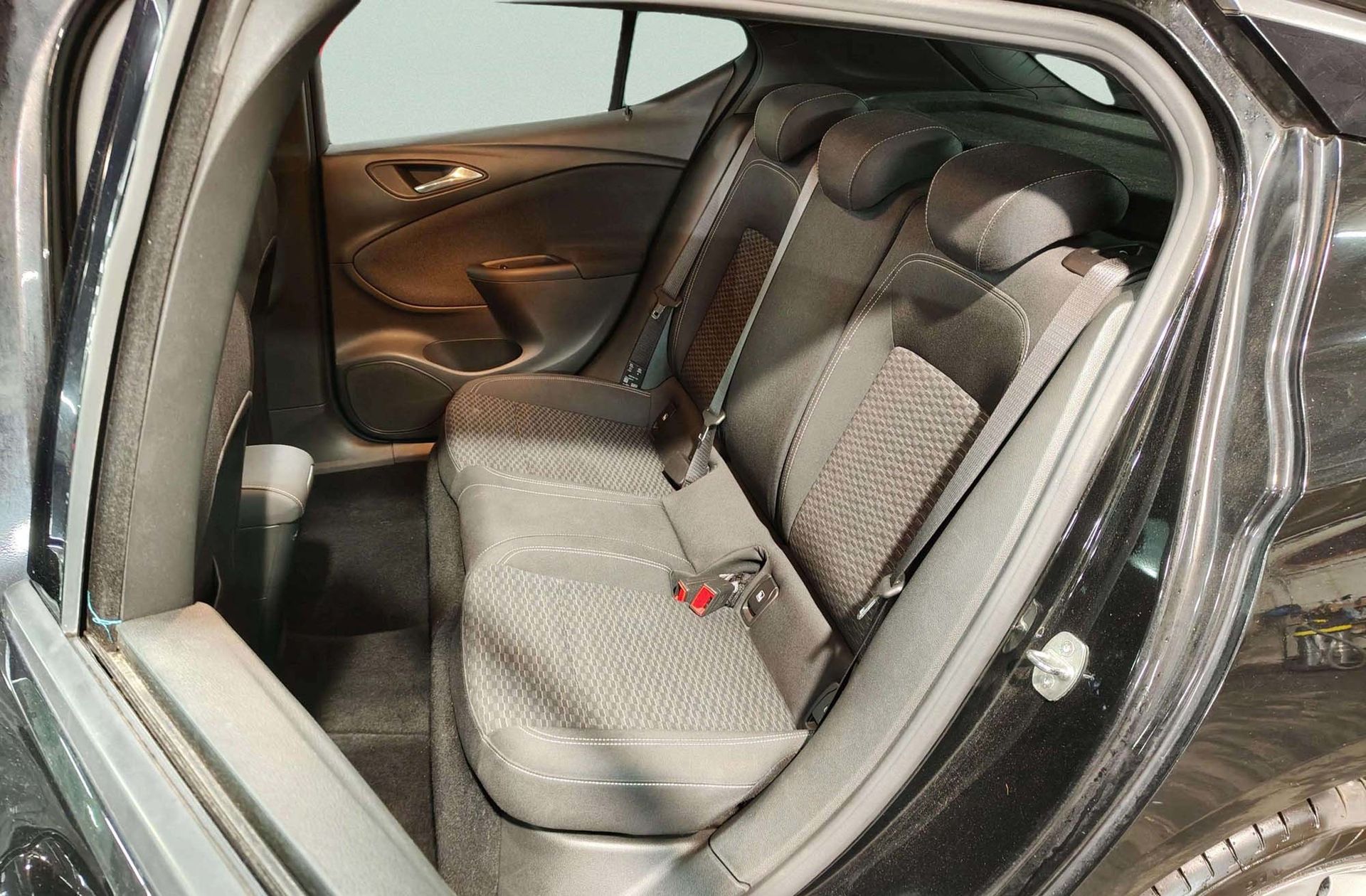 Opel Astra 1.6 CDTi Dynamic - foto 11