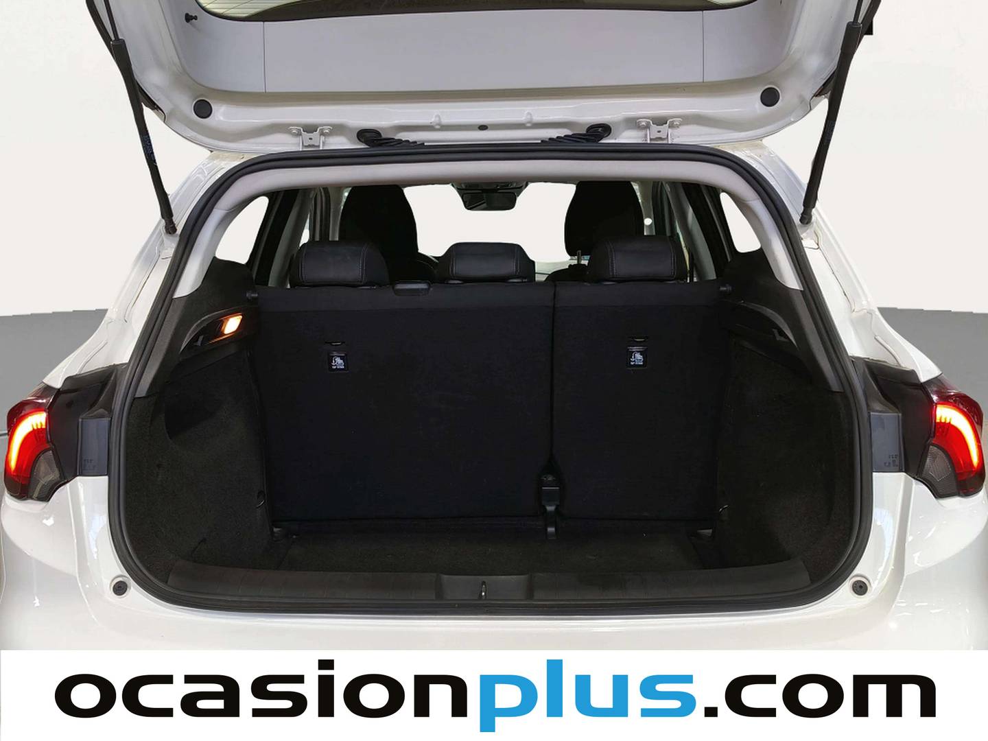 Foto Fiat Tipo Fiat Tipo 1.5 Hybrid Cross DCT (130 CV) siete plazas