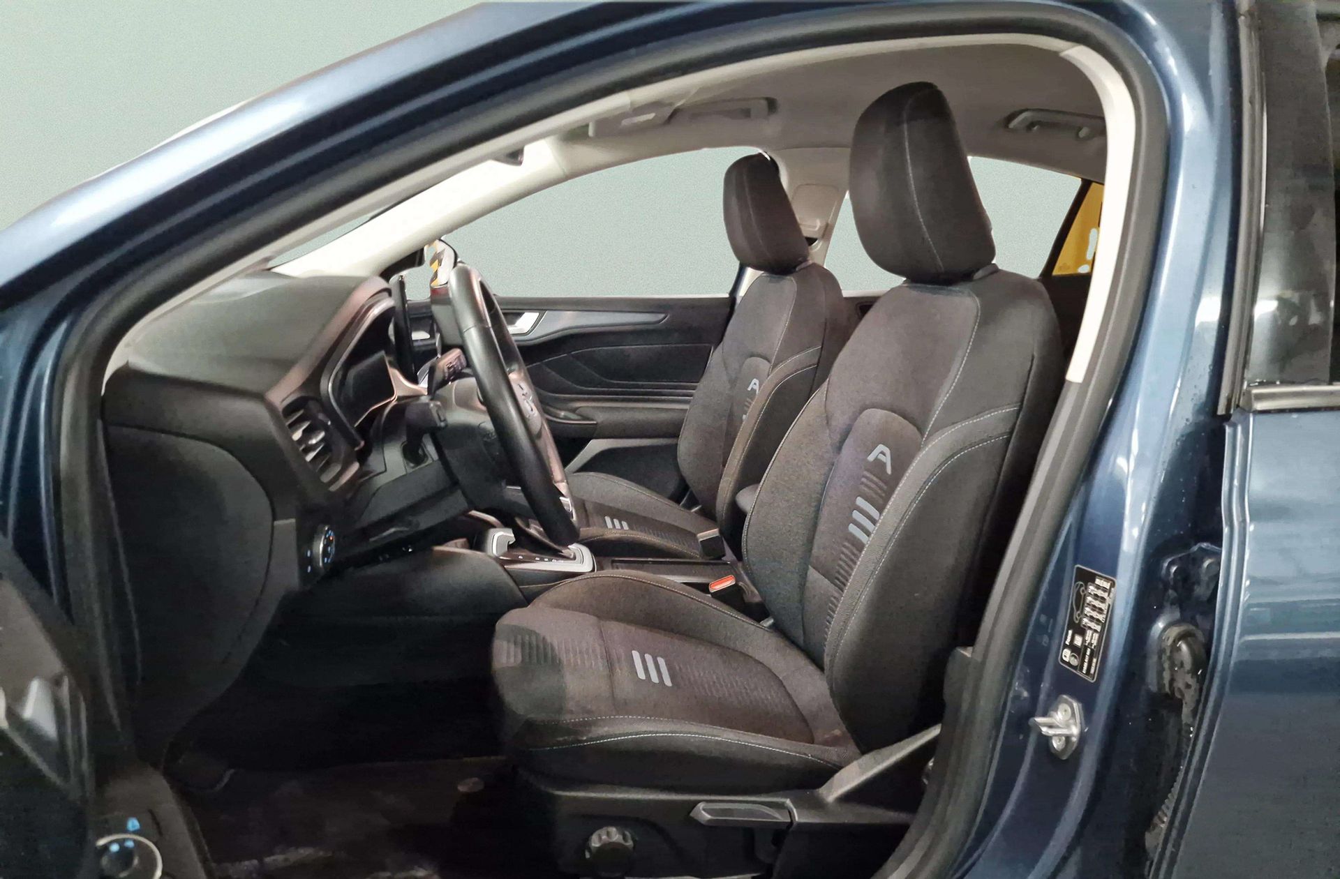 Ford Focus 1.0 EcoBoost MHEV Active - foto 11