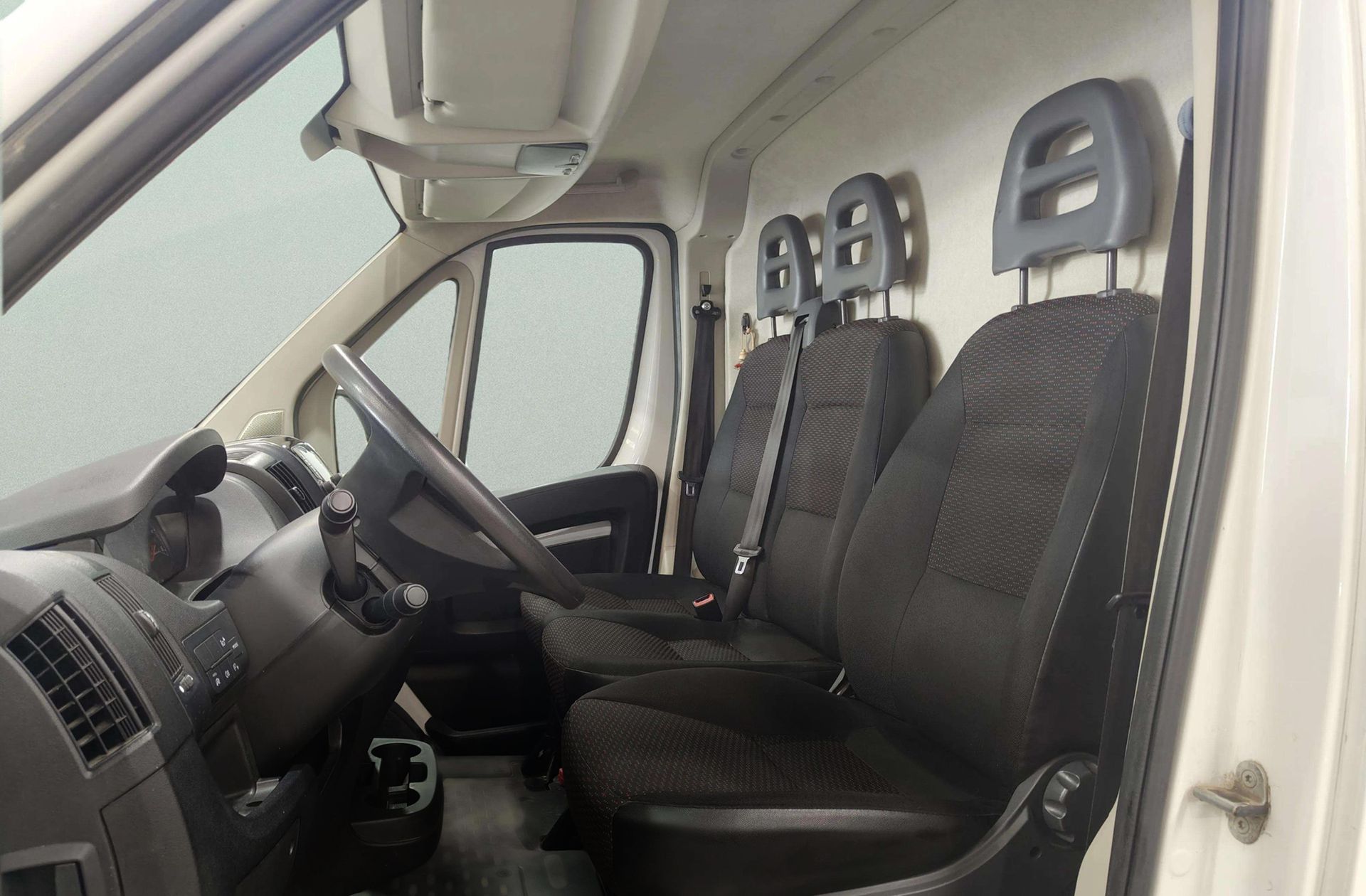 Citroën Jumper Furgon BlueHDi 140 35 L3H2 - foto 8
