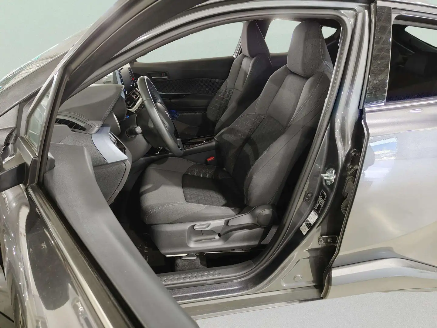 Foto Toyota C-HR Toyota C-HR 1.8 125H Advance (122 CV)