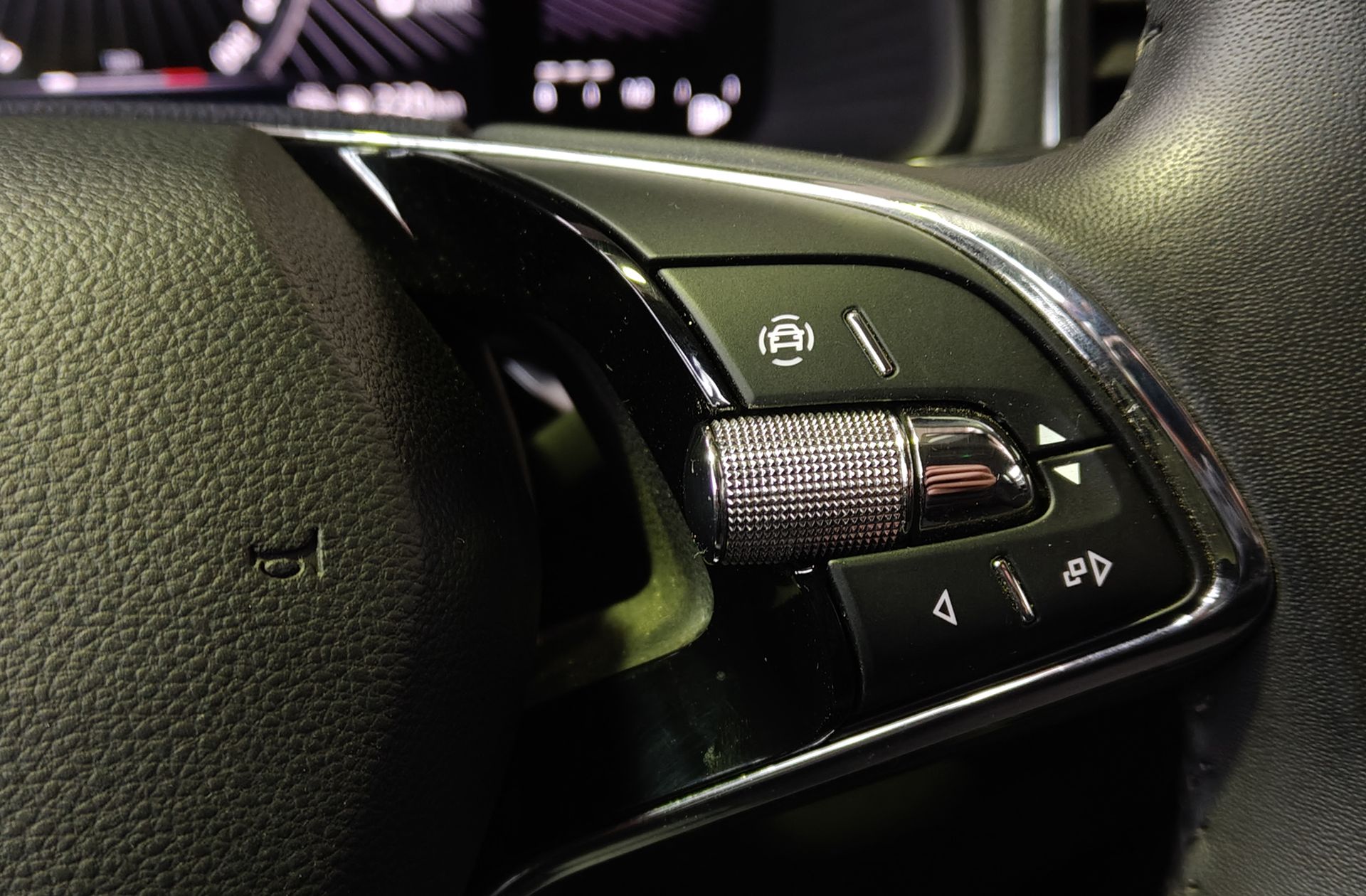 Škoda Karoq 2.0 TDI Selection - foto 25