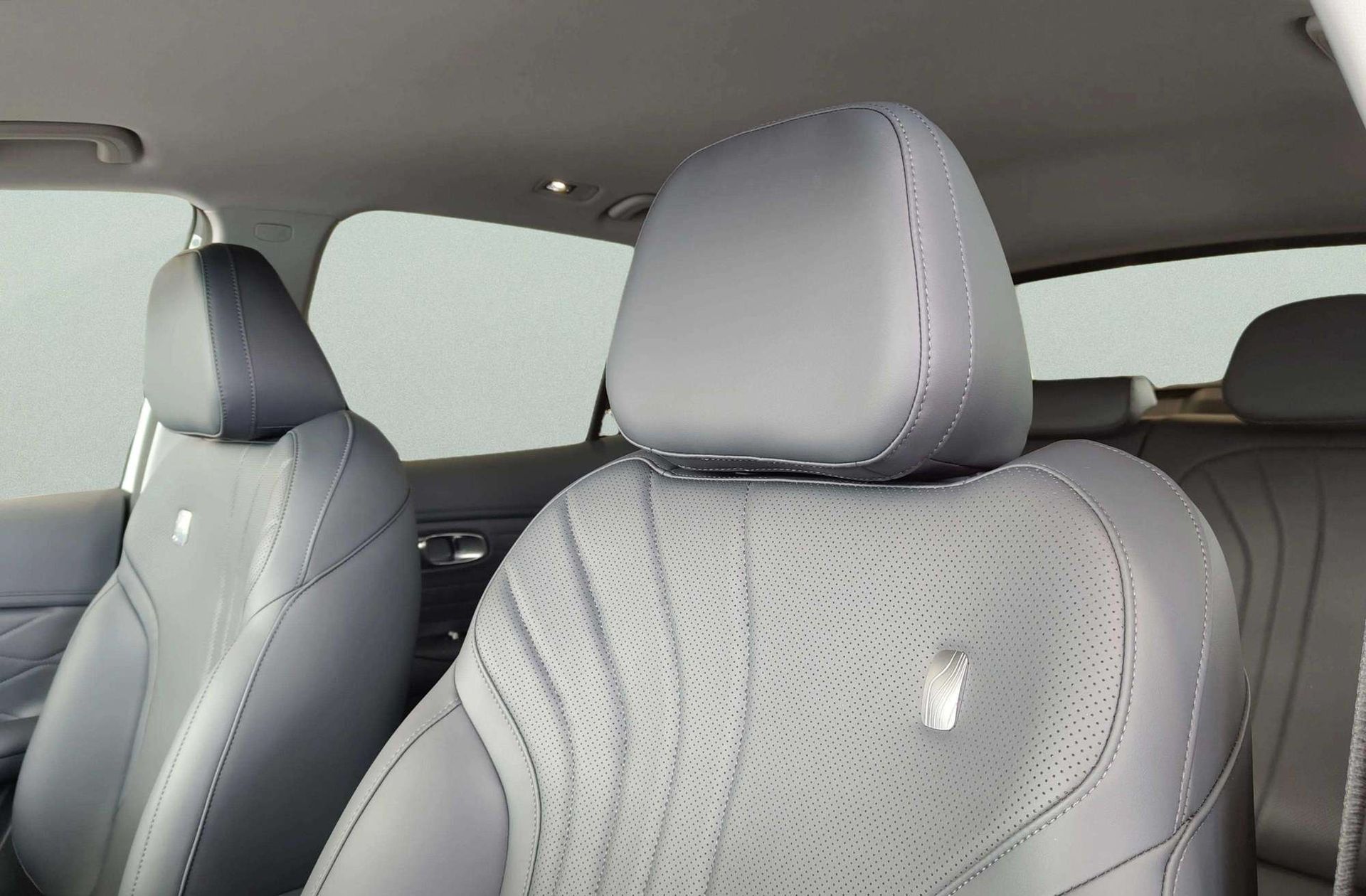 Geely Starray EM-i 1.5 PHEV Pro - foto 14